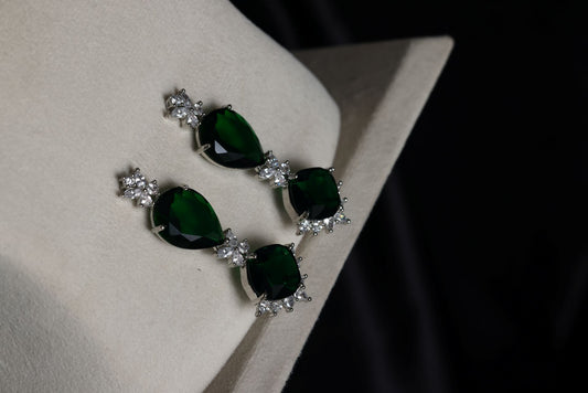 Gala Stunning Pear Cut Emerald & Diamond Necklace Set