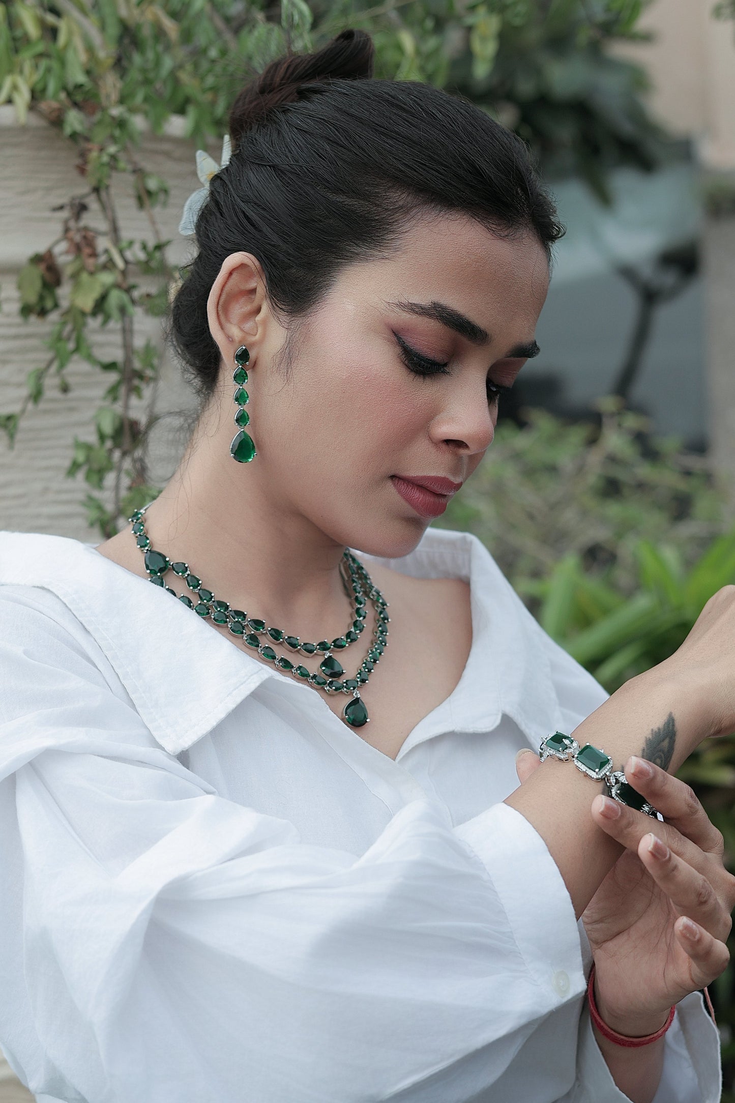 elegant green emerald cascading necklace set