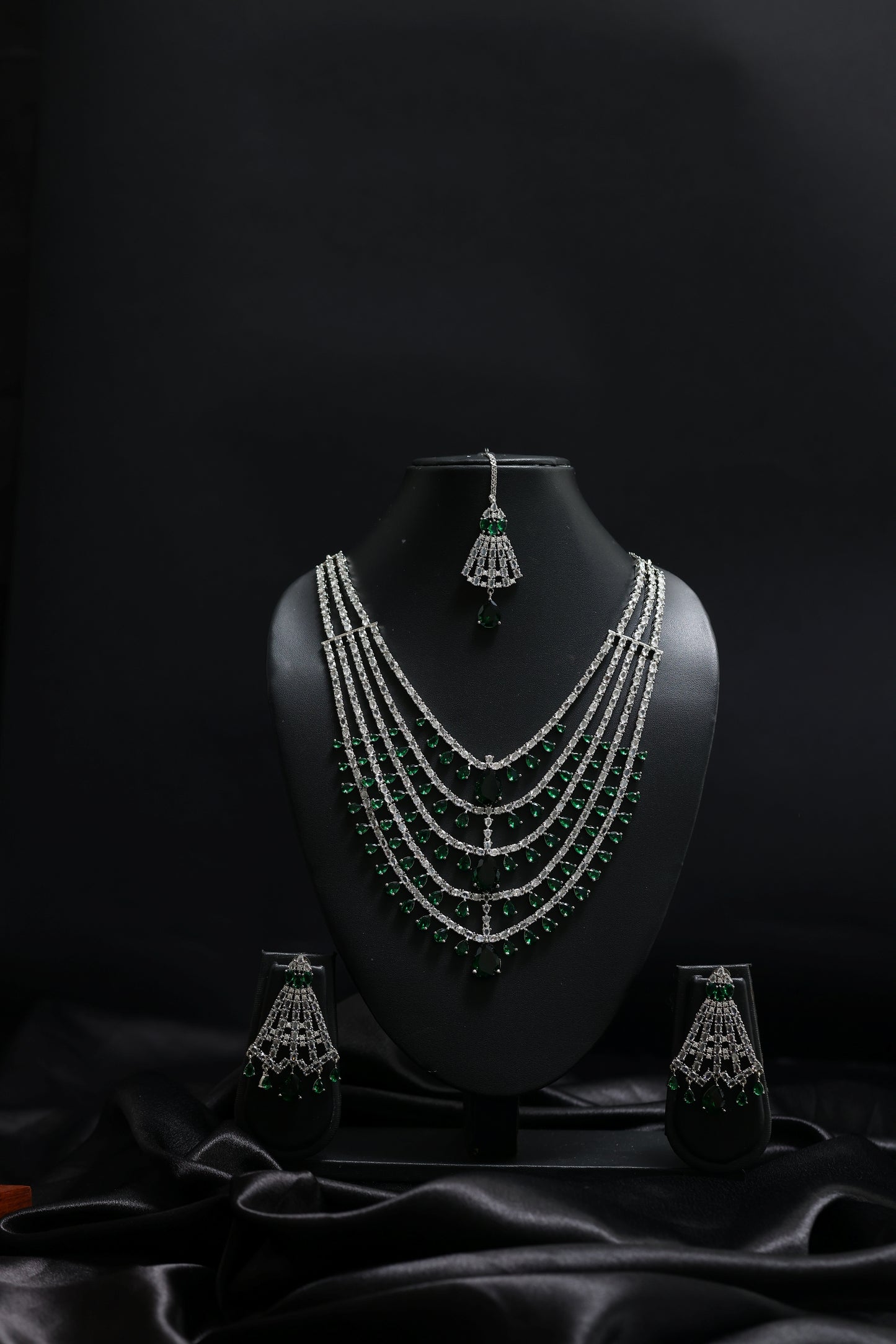 layered diamonds - emeralds bridal necklace set with mangtika