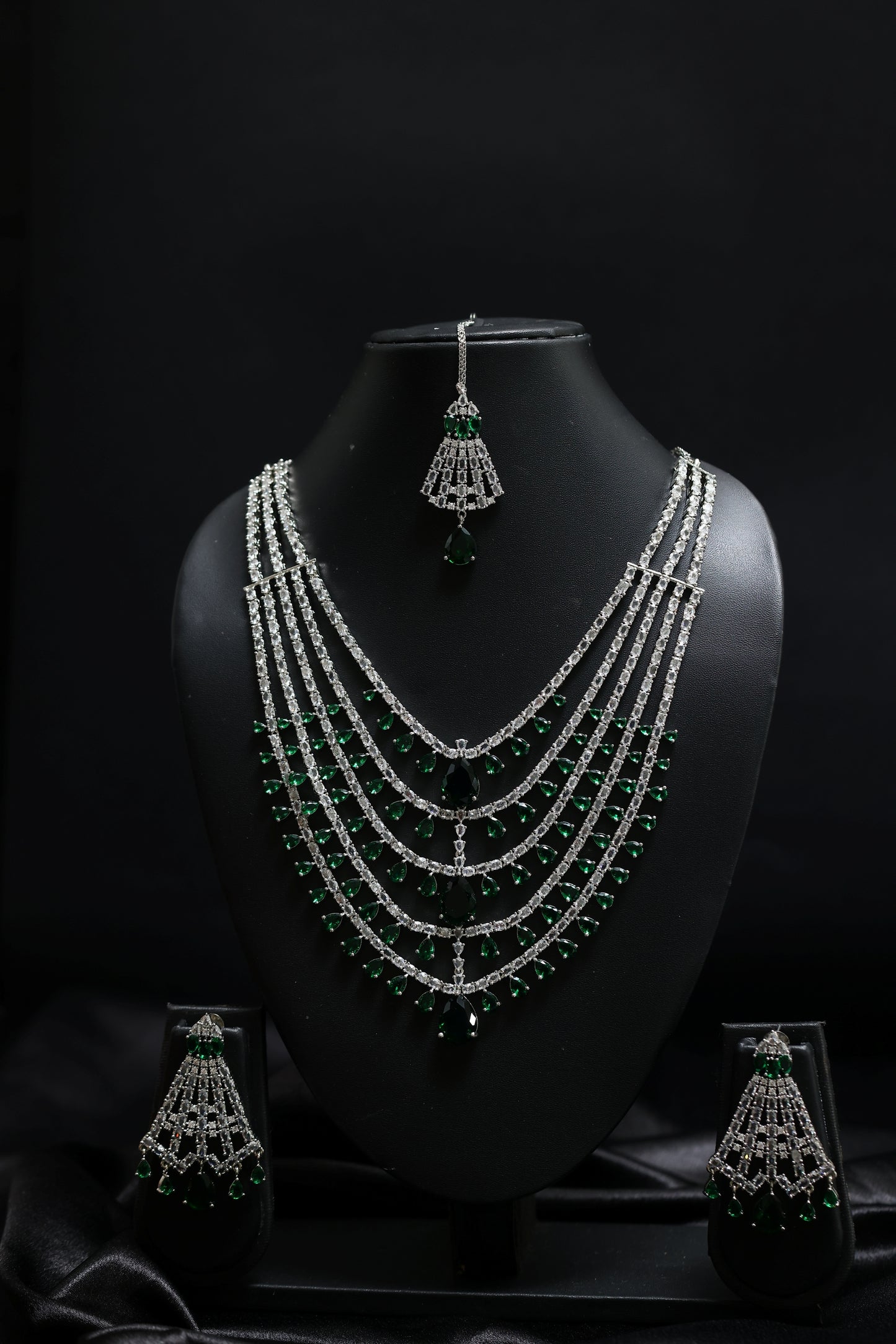 layered diamonds - emeralds bridal necklace set with mangtika
