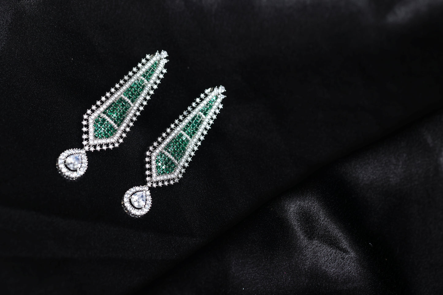 green emerald and diamond choker necklace set