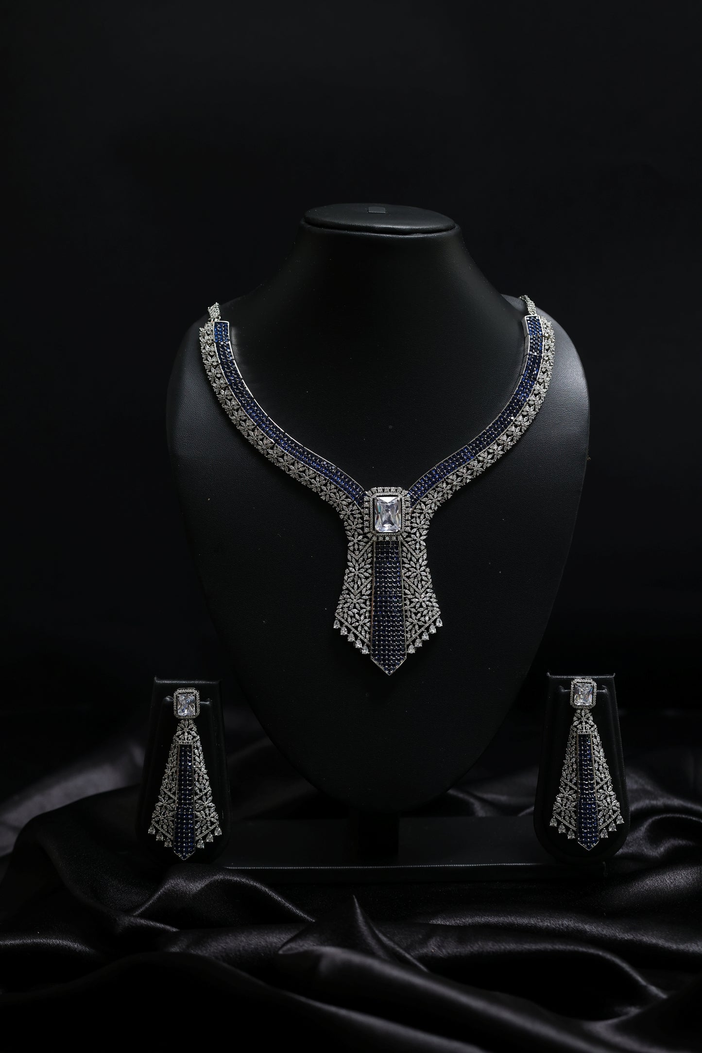 luxe  blue sapphire & diamond necklace set