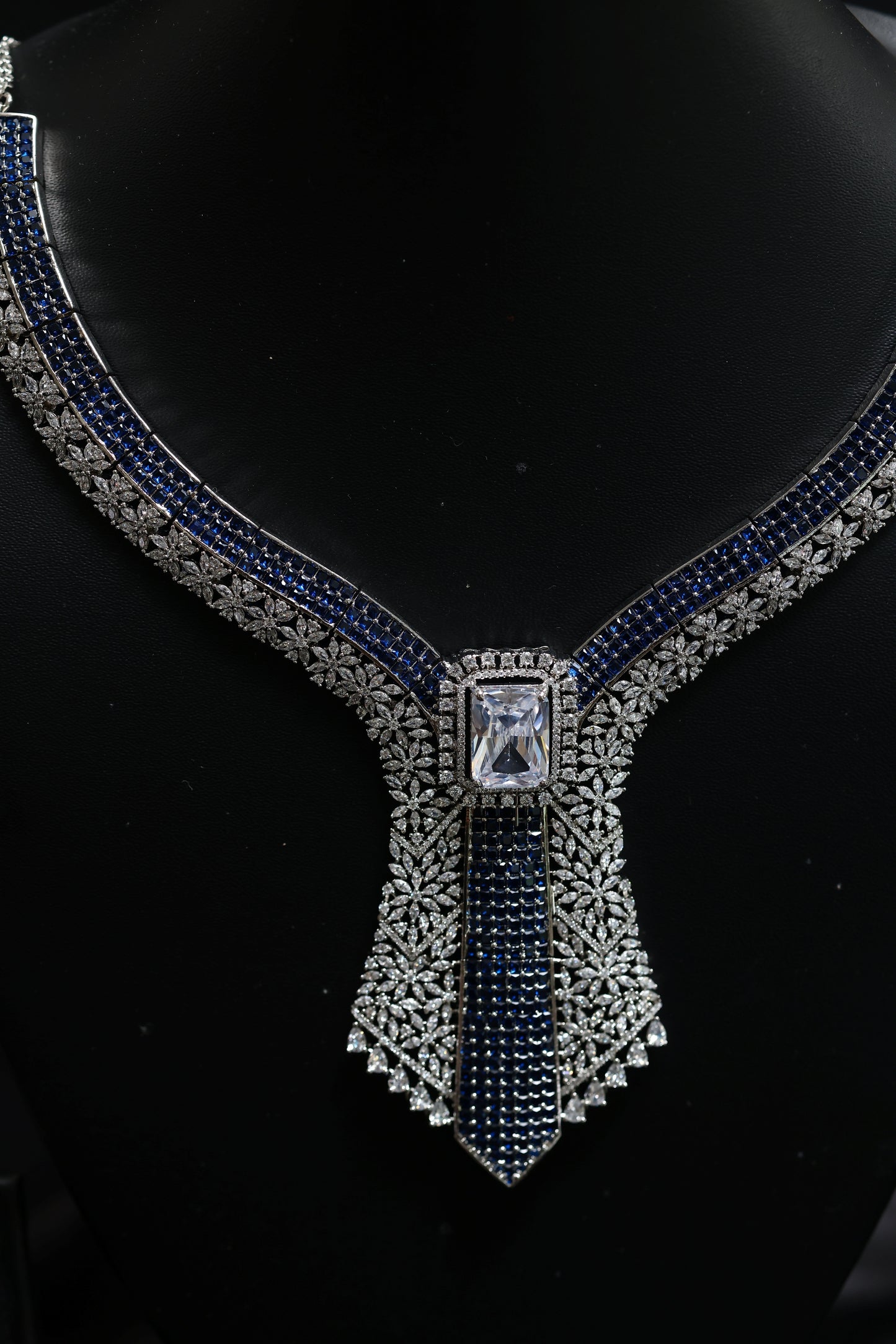luxe  blue sapphire & diamond necklace set