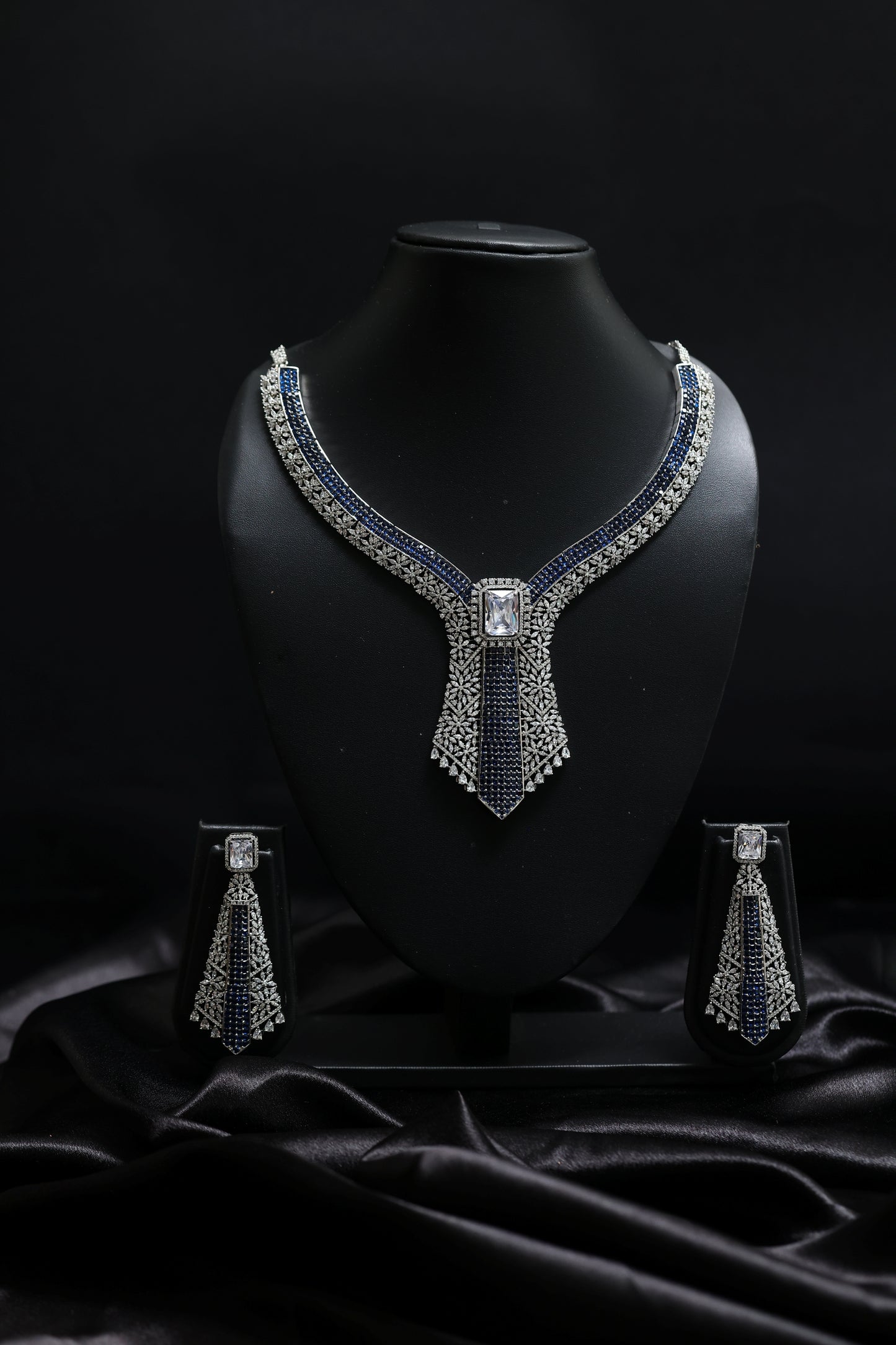 luxe  blue sapphire & diamond necklace set
