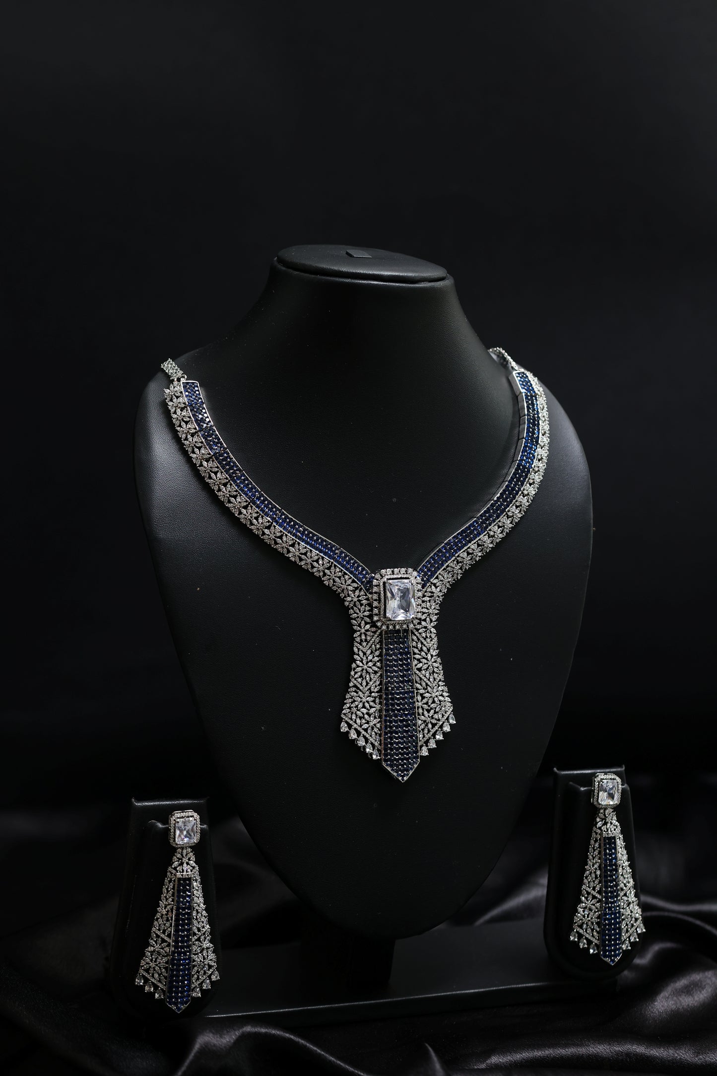 luxe  blue sapphire & diamond necklace set