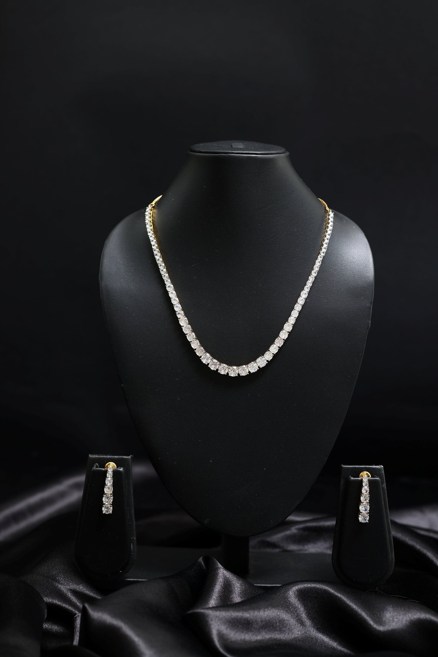 gold plated elegant solitaire necklace set