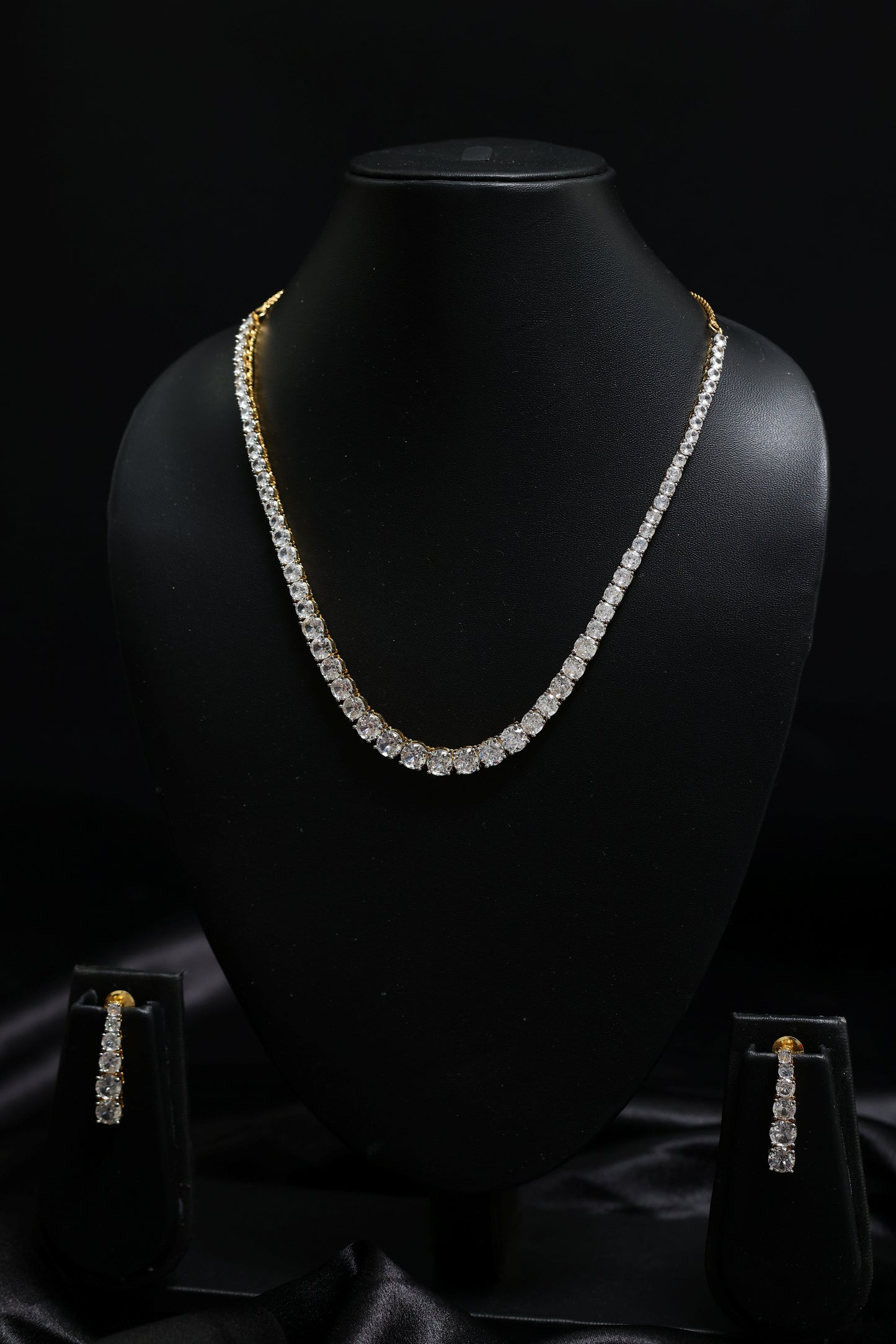 gold plated elegant solitaire necklace set