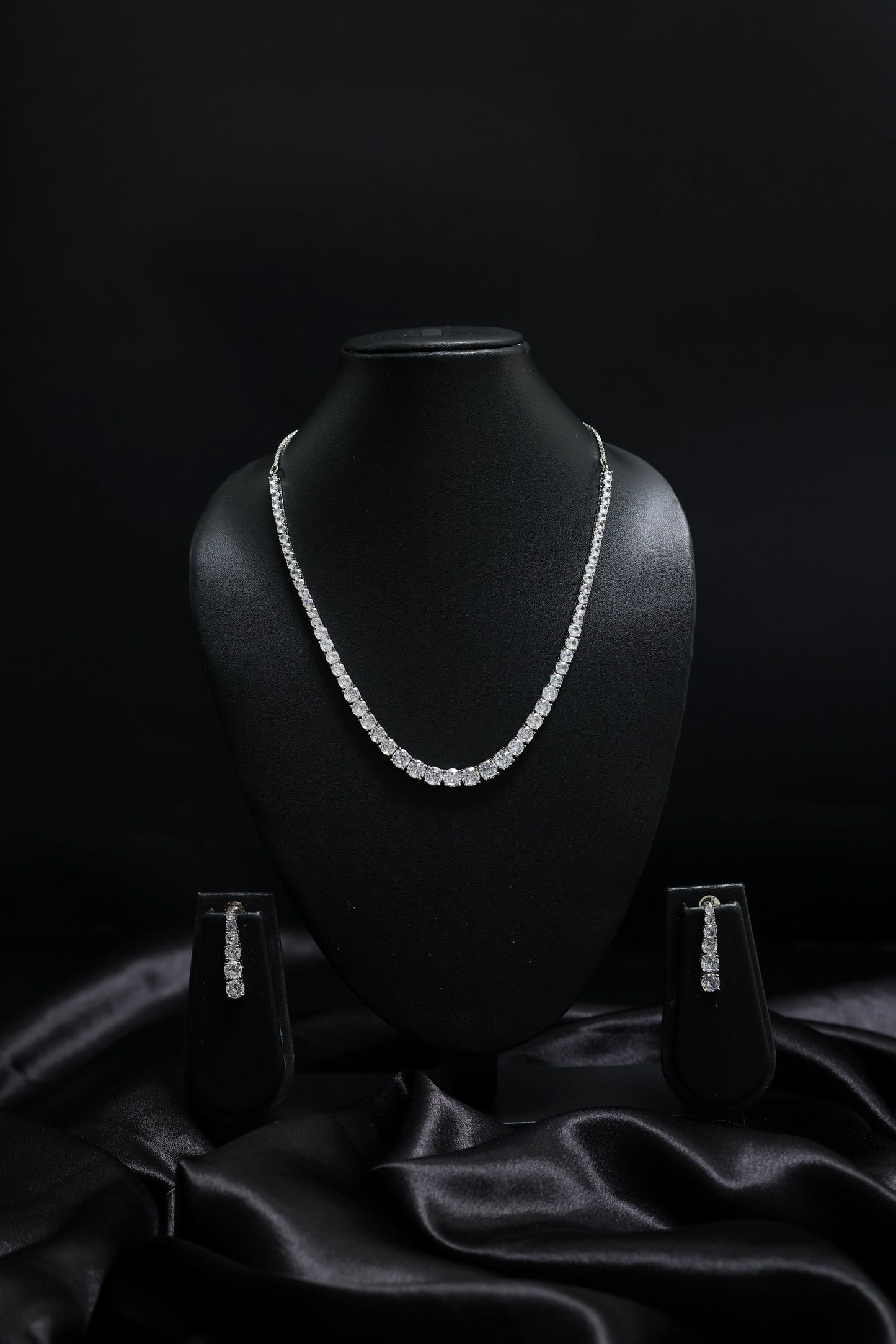 rhodium plated elegant solitaire necklace set