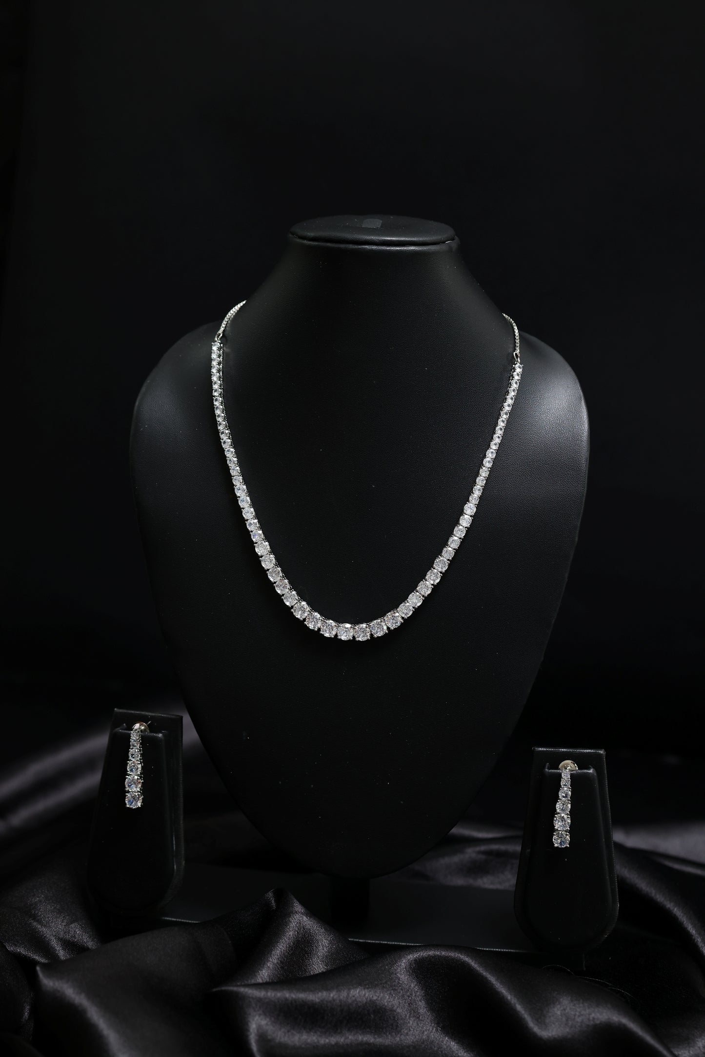 rhodium plated elegant solitaire necklace set