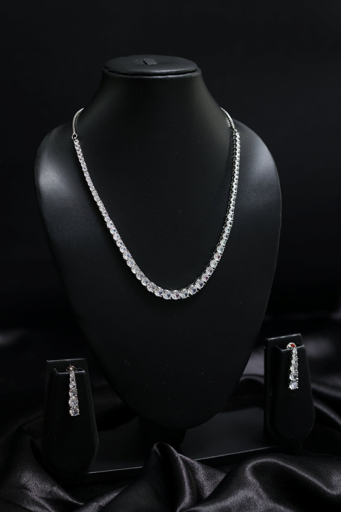 rhodium plated elegant solitaire necklace set