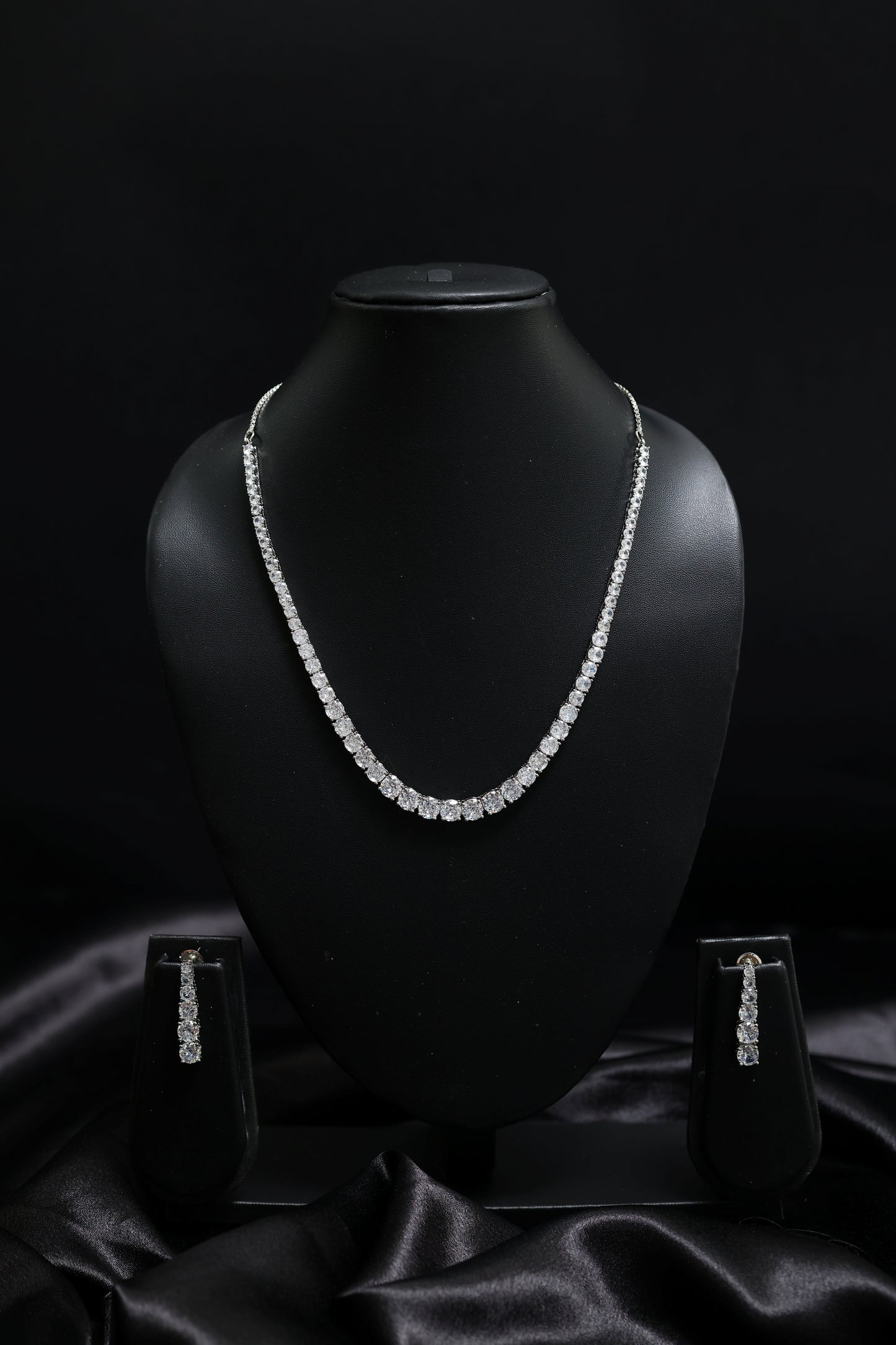 rhodium plated elegant solitaire necklace set