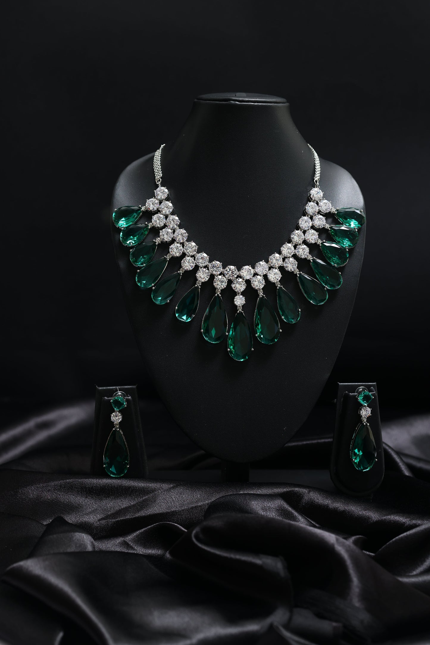 sparkling emerald statement tear drop with diamond cluster necklace set
