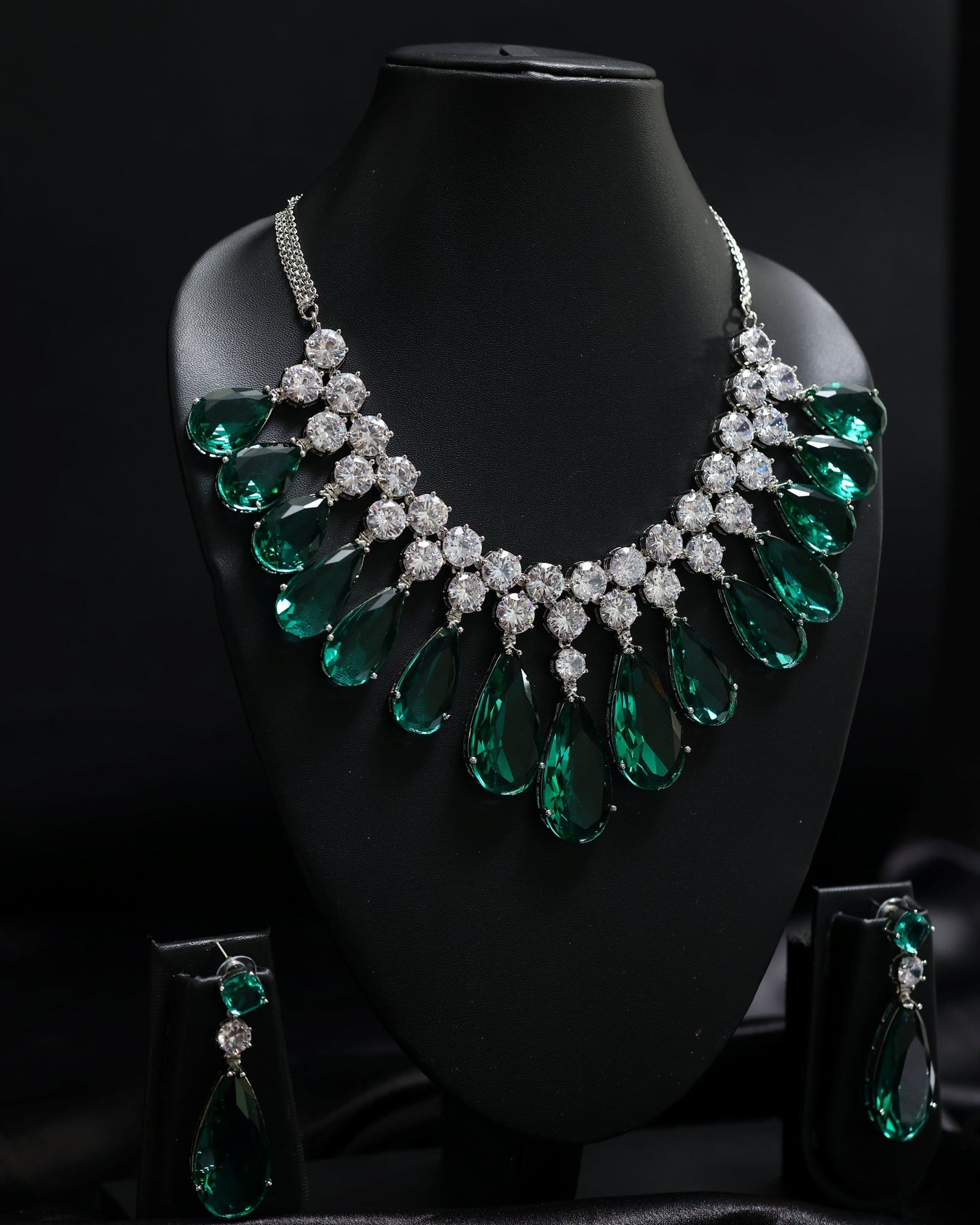 sparkling emerald statement tear drop with diamond cluster necklace set