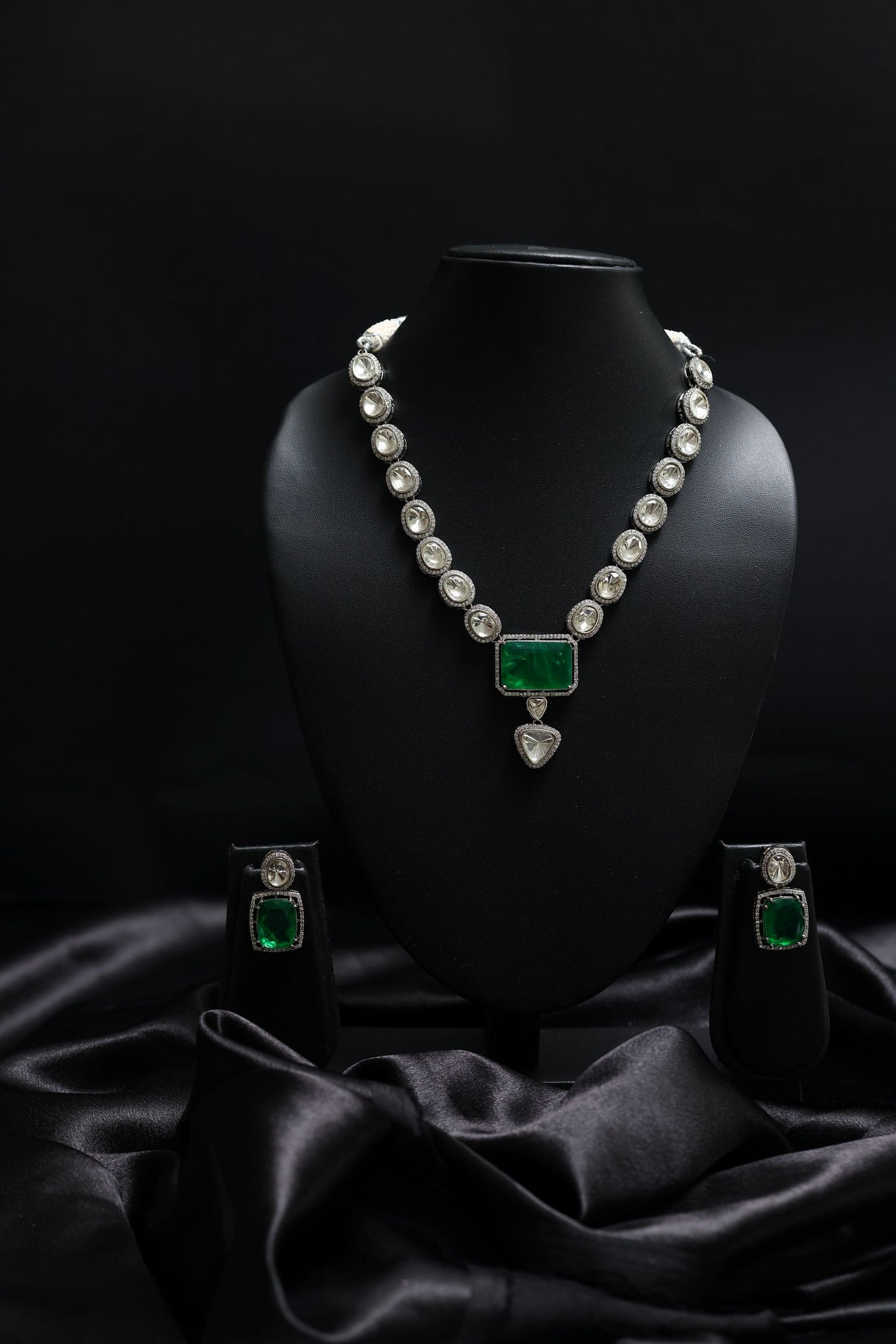uncut faux moissanit poli polki kundan emeral doublet diamond necklace set