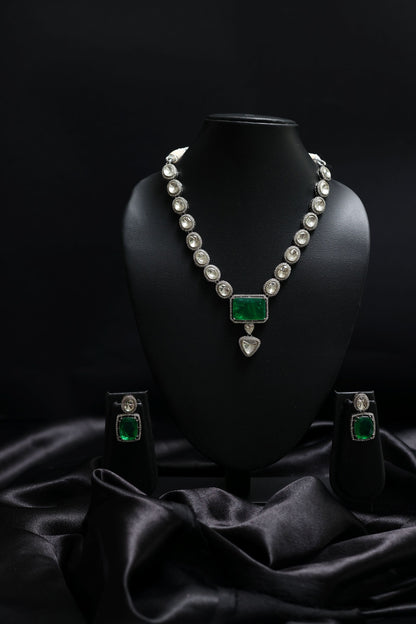 Uncut Faux Moissanit Poli Polki Kundan Emeral Doublet Diamond Necklace Set