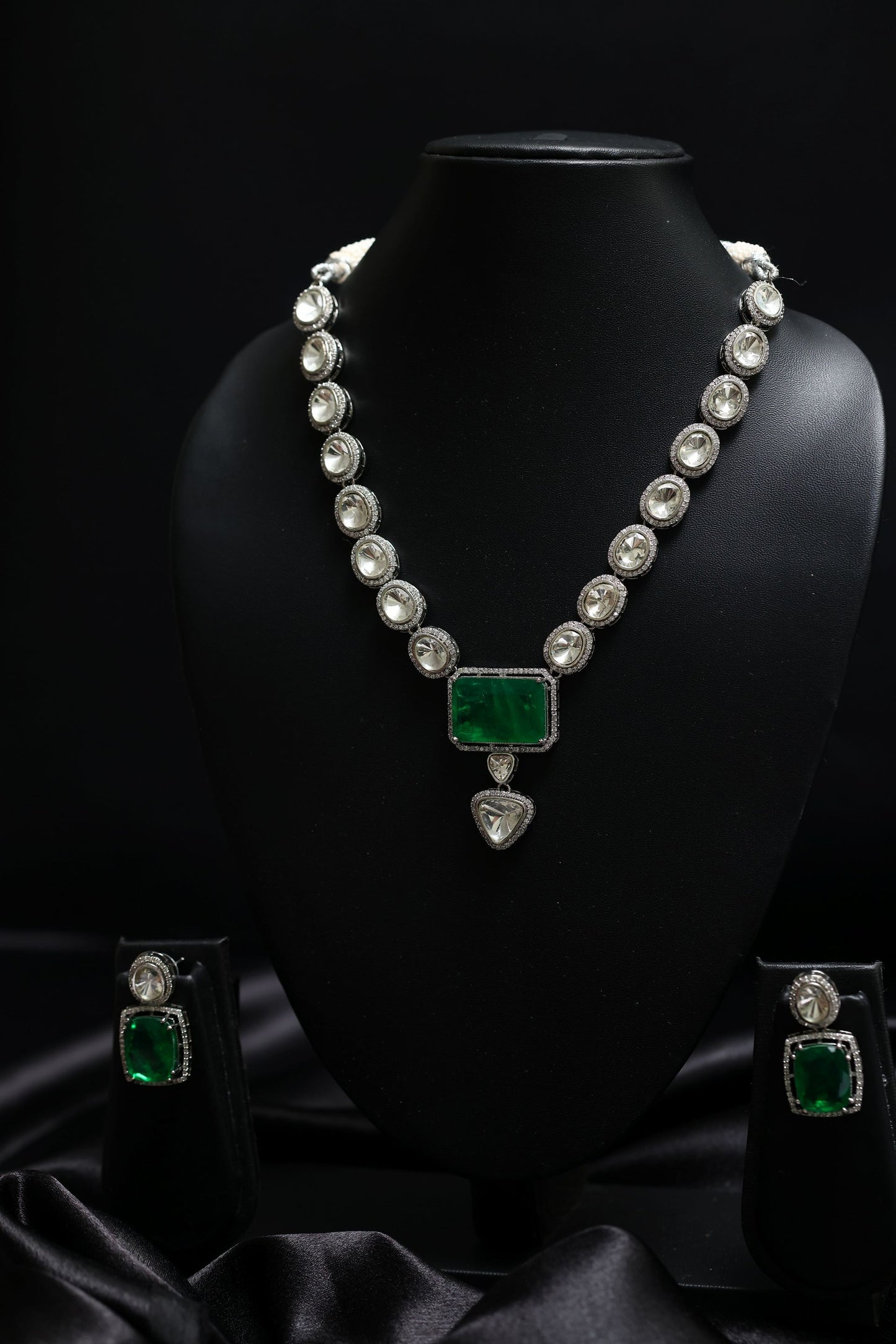 uncut faux moissanit poli polki kundan emeral doublet diamond necklace set