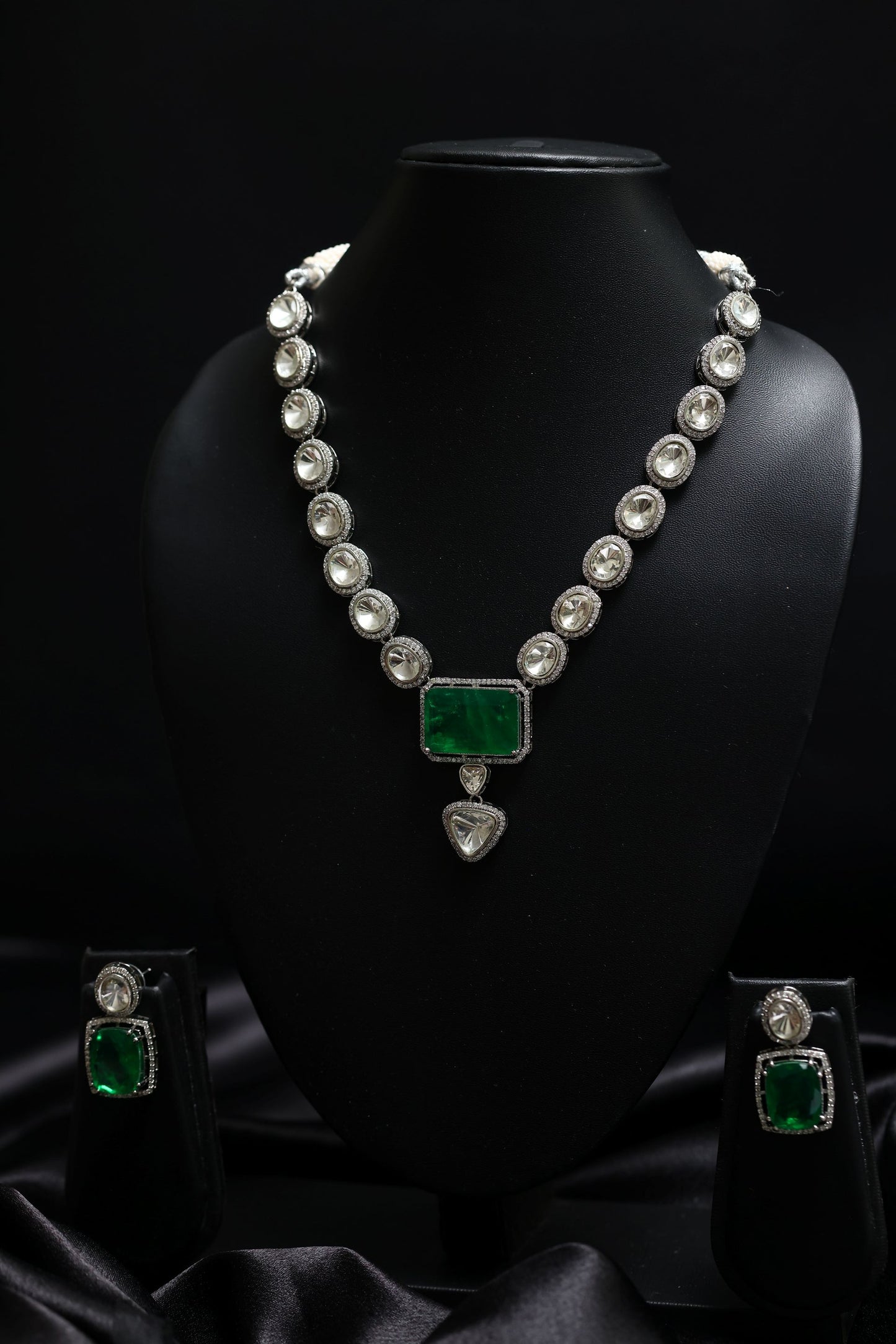 uncut faux moissanit poli polki kundan emeral doublet diamond necklace set