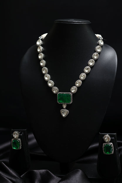Uncut Faux Moissanit Poli Polki Kundan Emeral Doublet Diamond Necklace Set