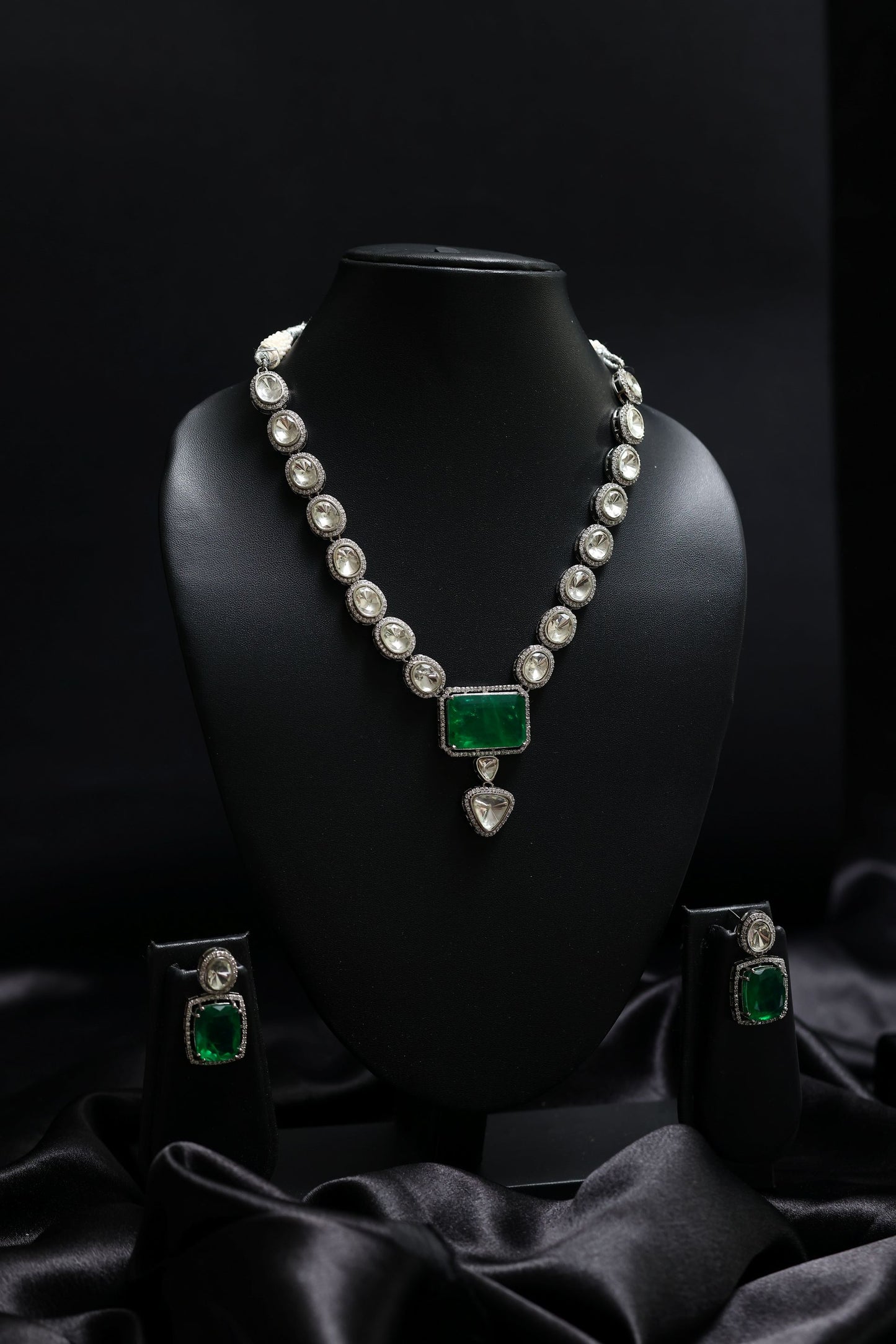 uncut faux moissanit poli polki kundan emeral doublet diamond necklace set