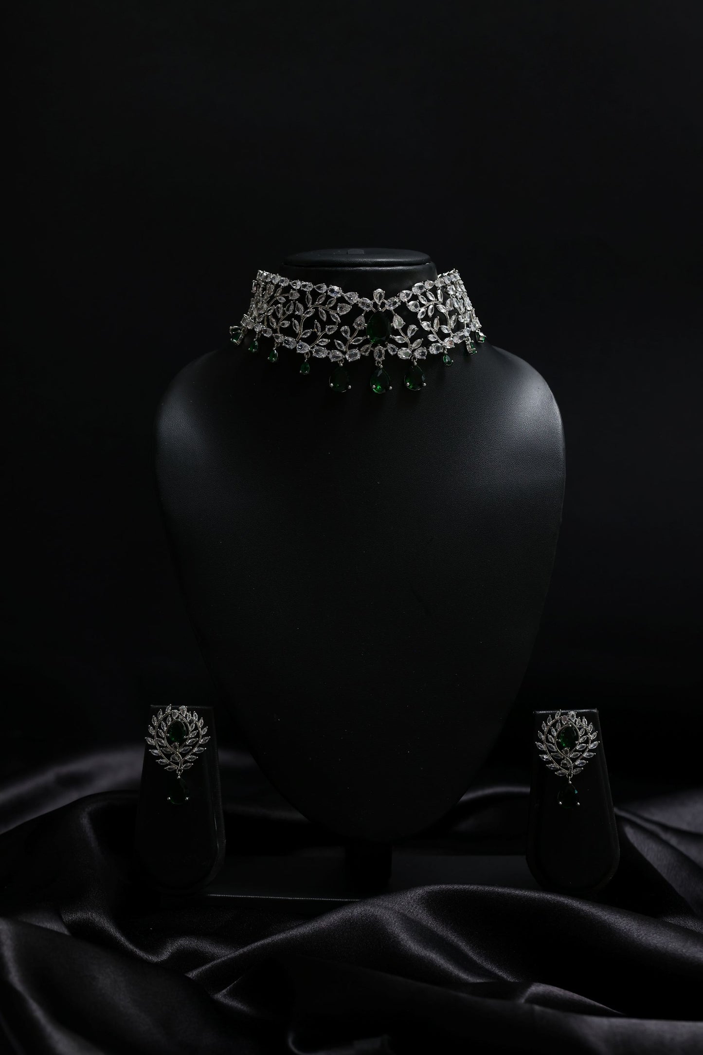 classic emerald ascent diamond choker necklace - inspired by radhika merchant