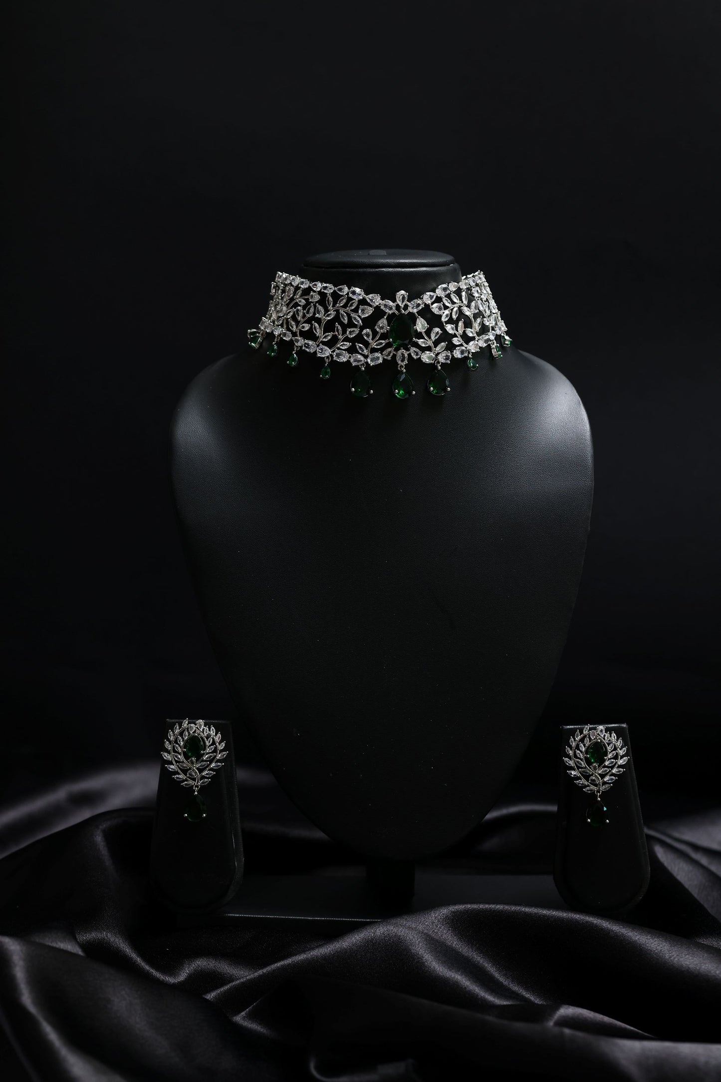 classic emerald ascent diamond choker necklace - inspired by radhika merchant