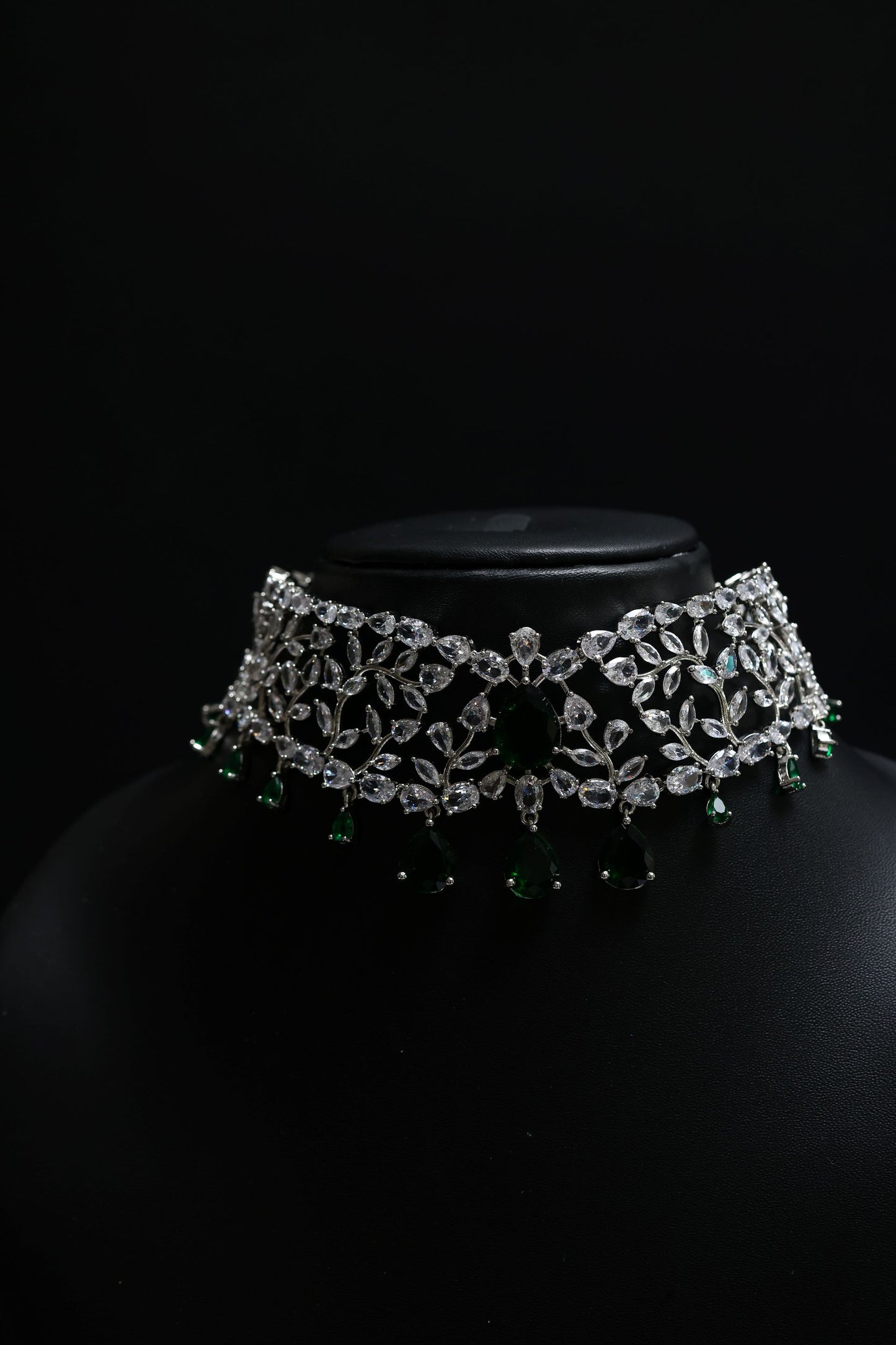 classic emerald ascent diamond choker necklace - inspired by radhika merchant