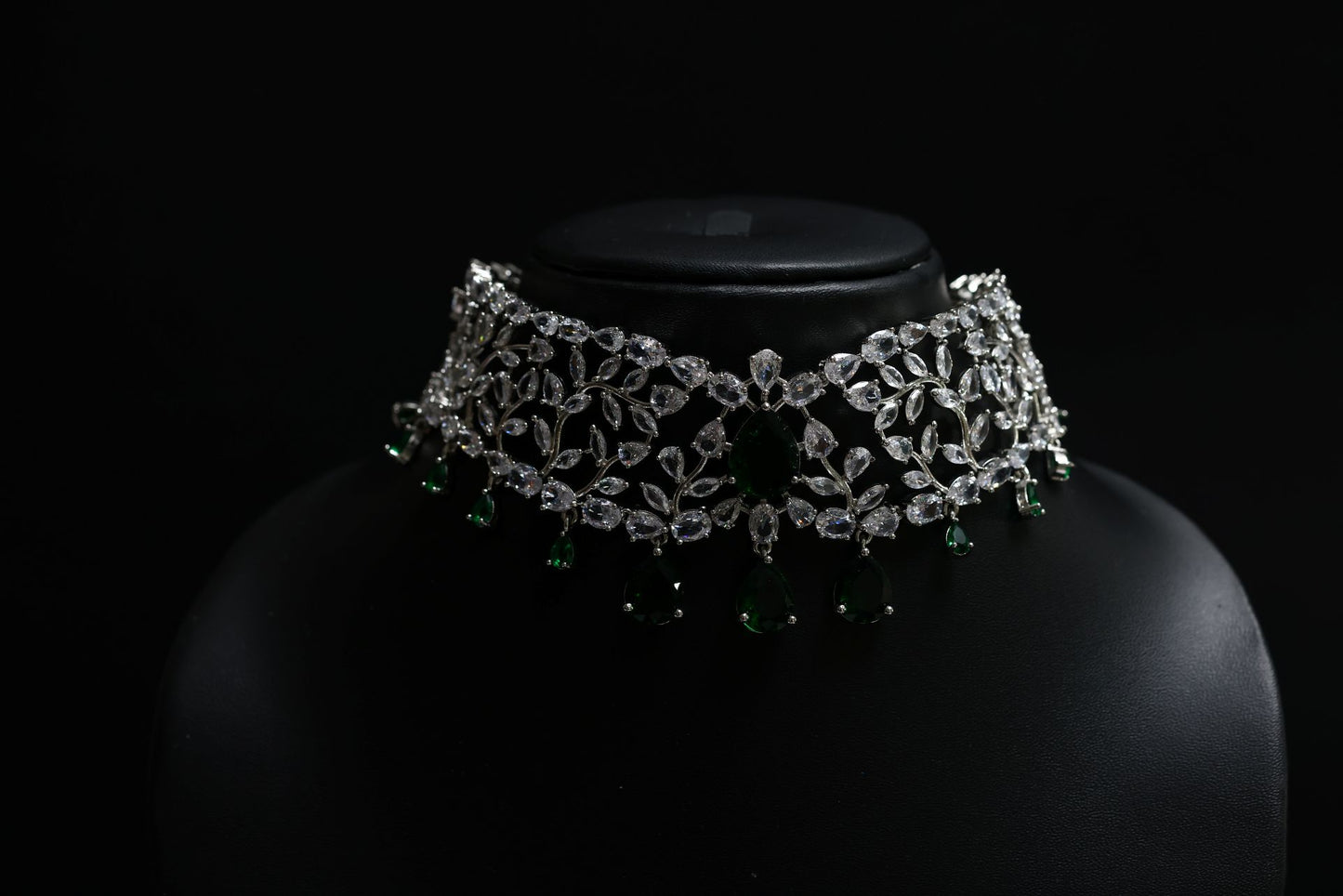 classic emerald ascent diamond choker necklace - inspired by radhika merchant