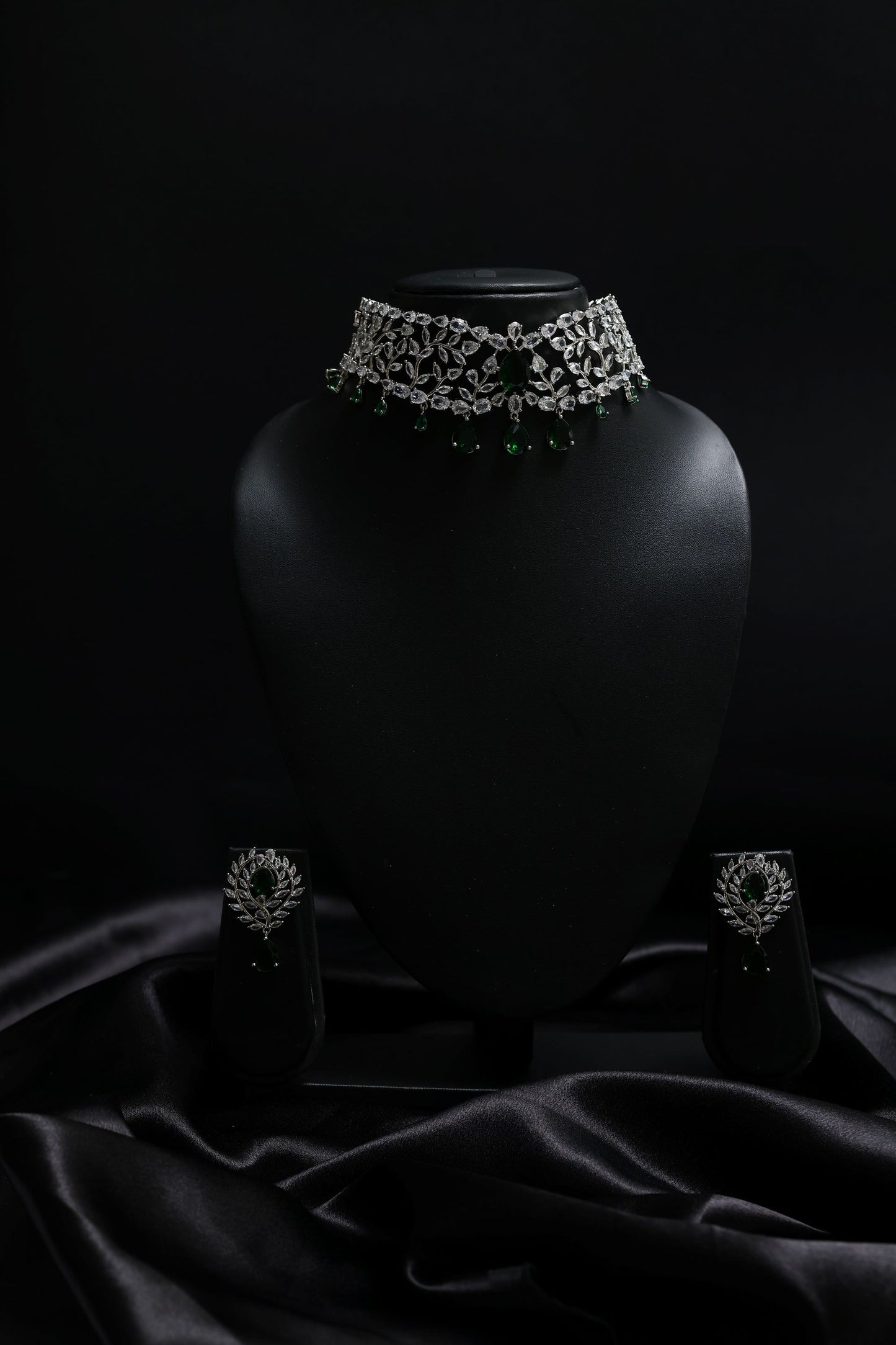 classic emerald ascent diamond choker necklace - inspired by radhika merchant