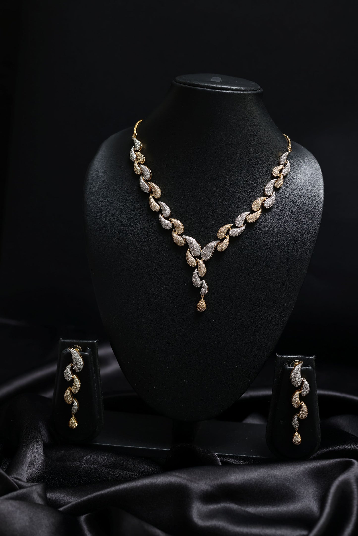 windy leafs gold & rhodium necklace set