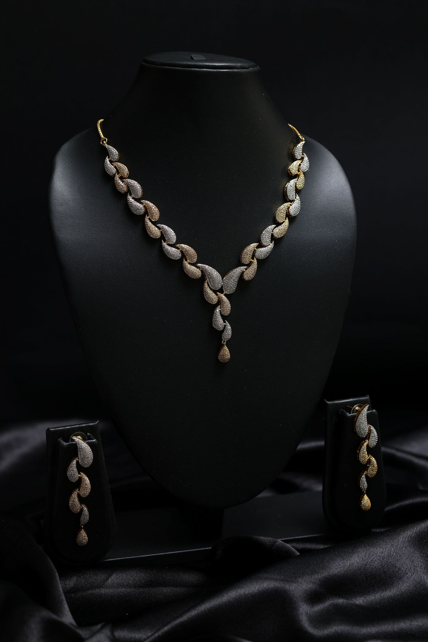 windy leafs gold & rhodium necklace set