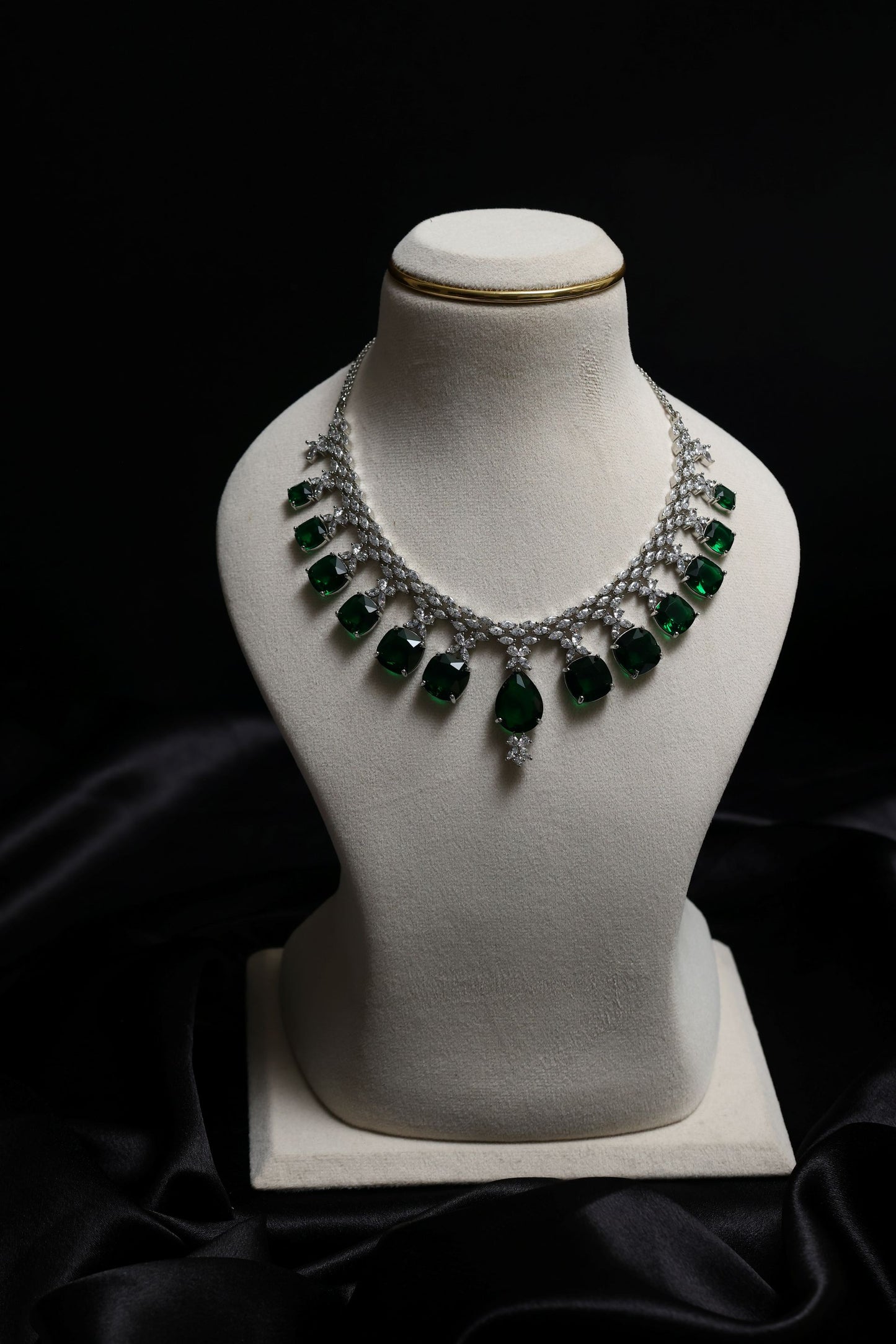 gala stunning pear cut emerald & diamond necklace set