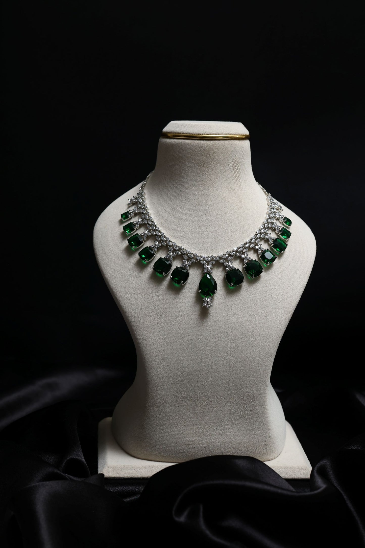 gala stunning pear cut emerald & diamond necklace set