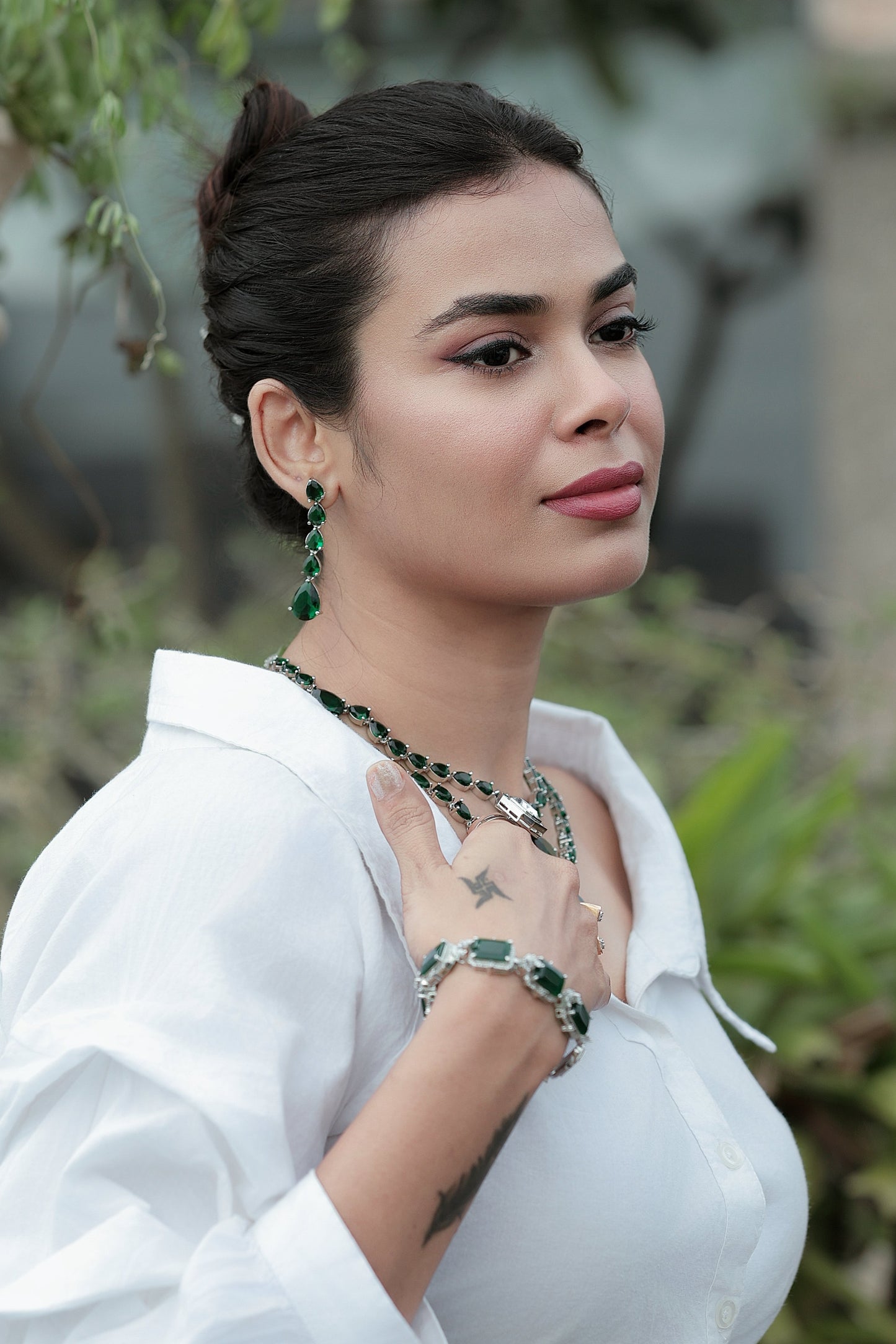 elegant green emerald cascading necklace set