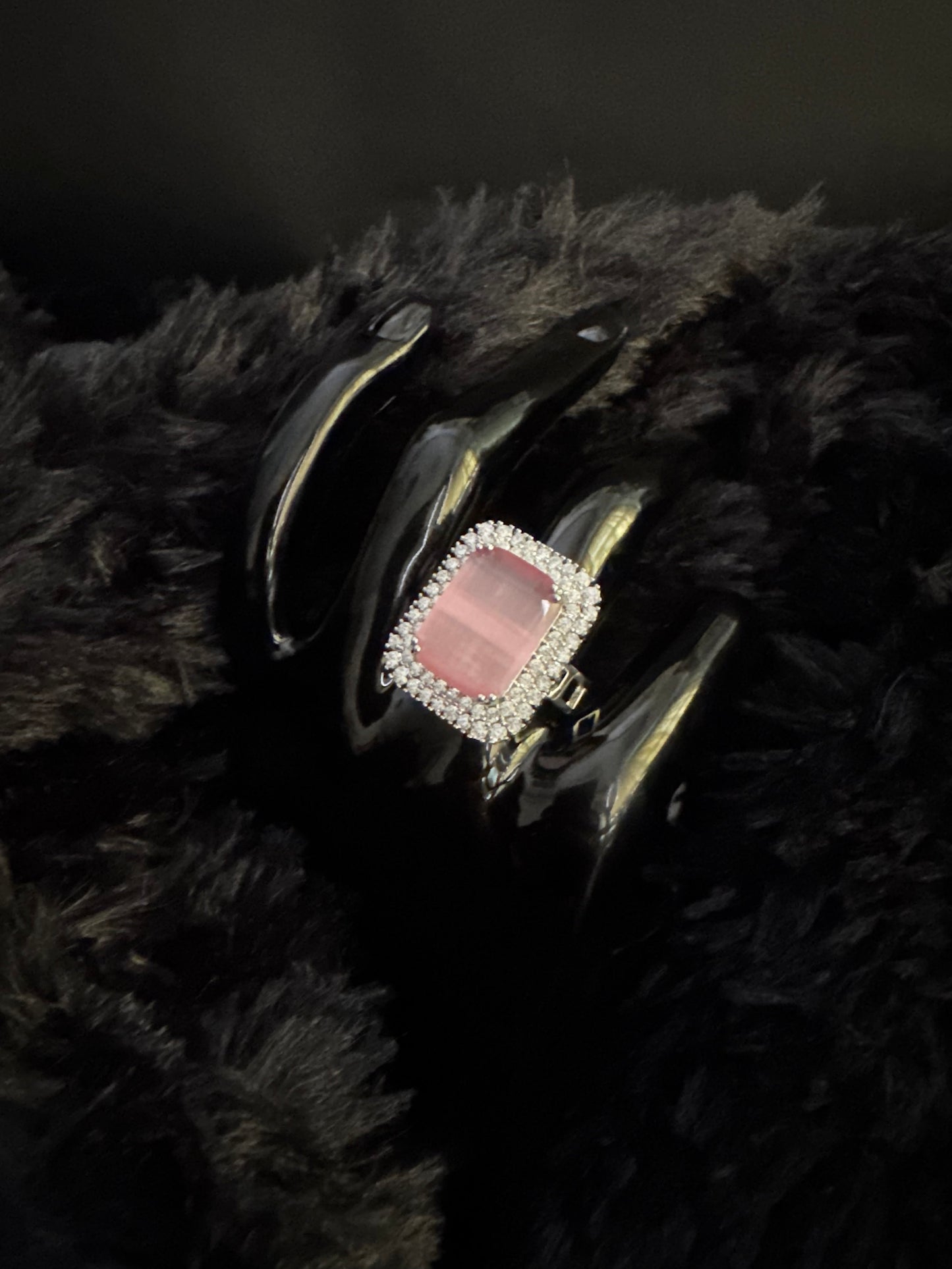 rose aura solitaire luxe ring