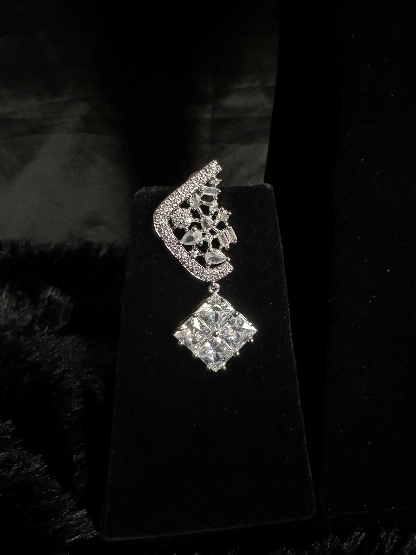 dazzle bloom diamond necklace