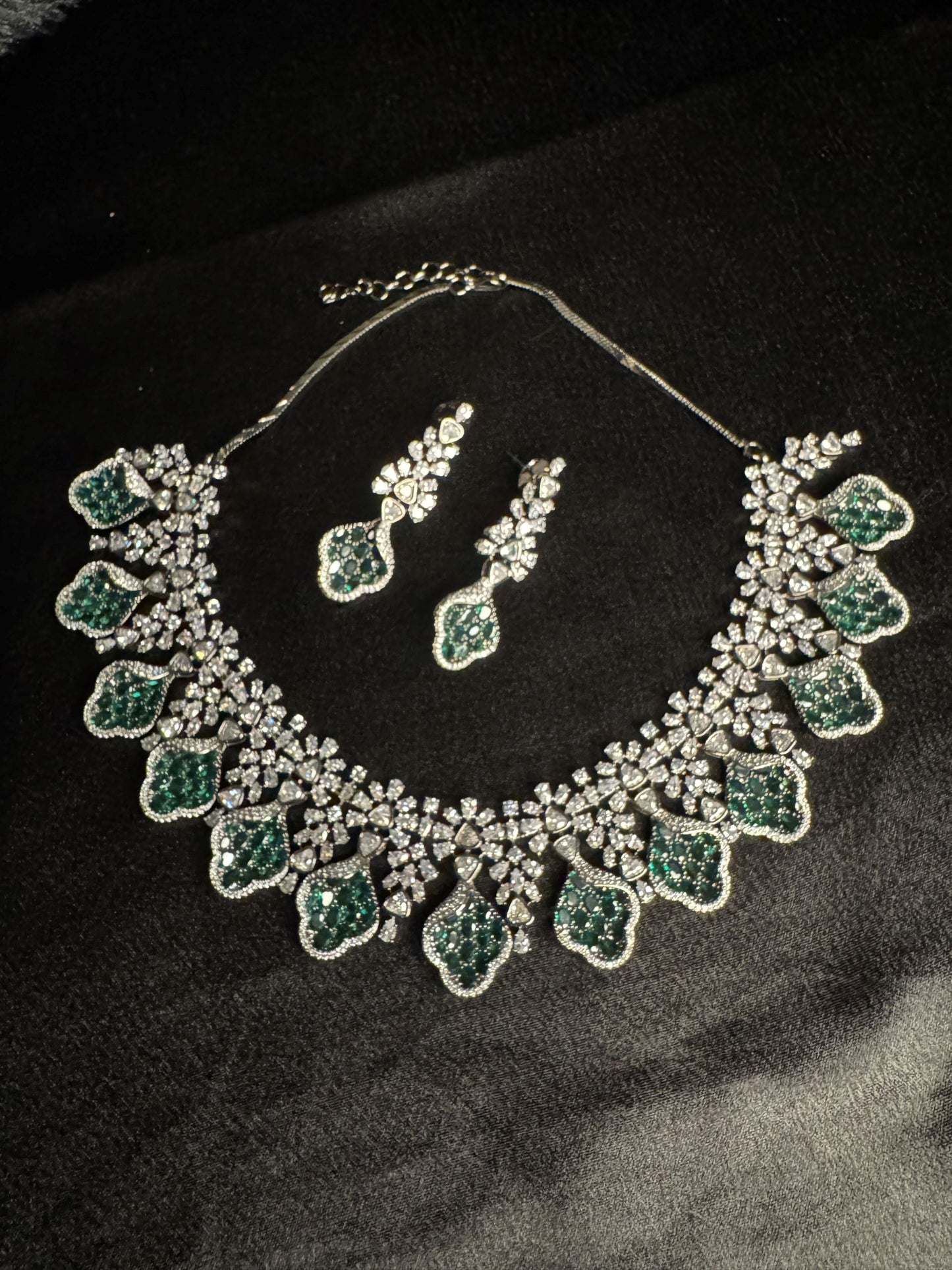 emerald dewdrop necklace