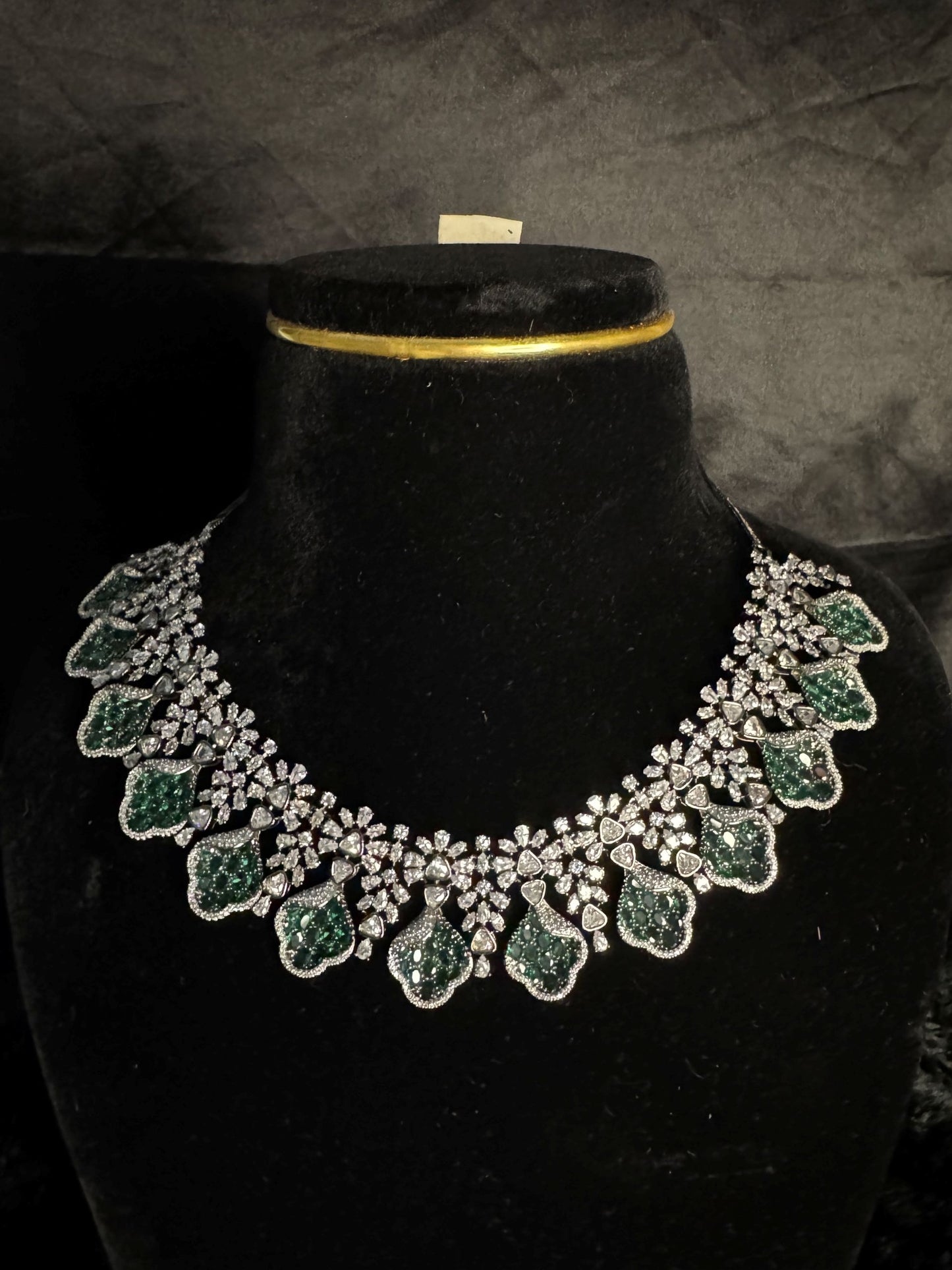 emerald dewdrop necklace