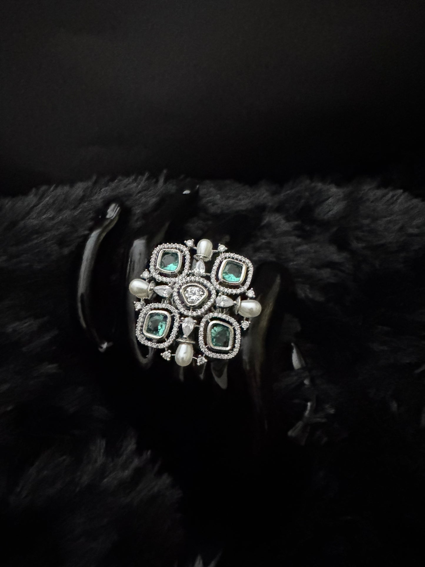emerald regal royale cocktail ring