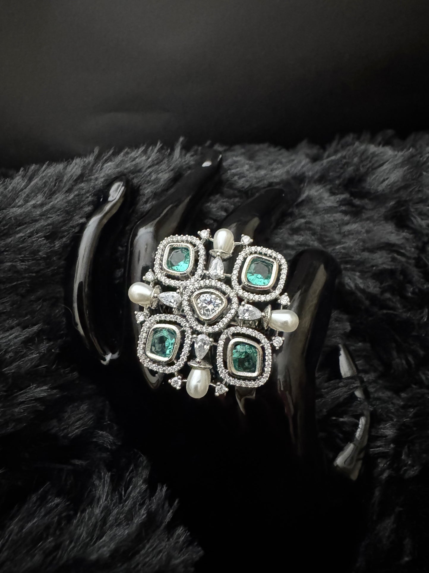 emerald regal royale cocktail ring