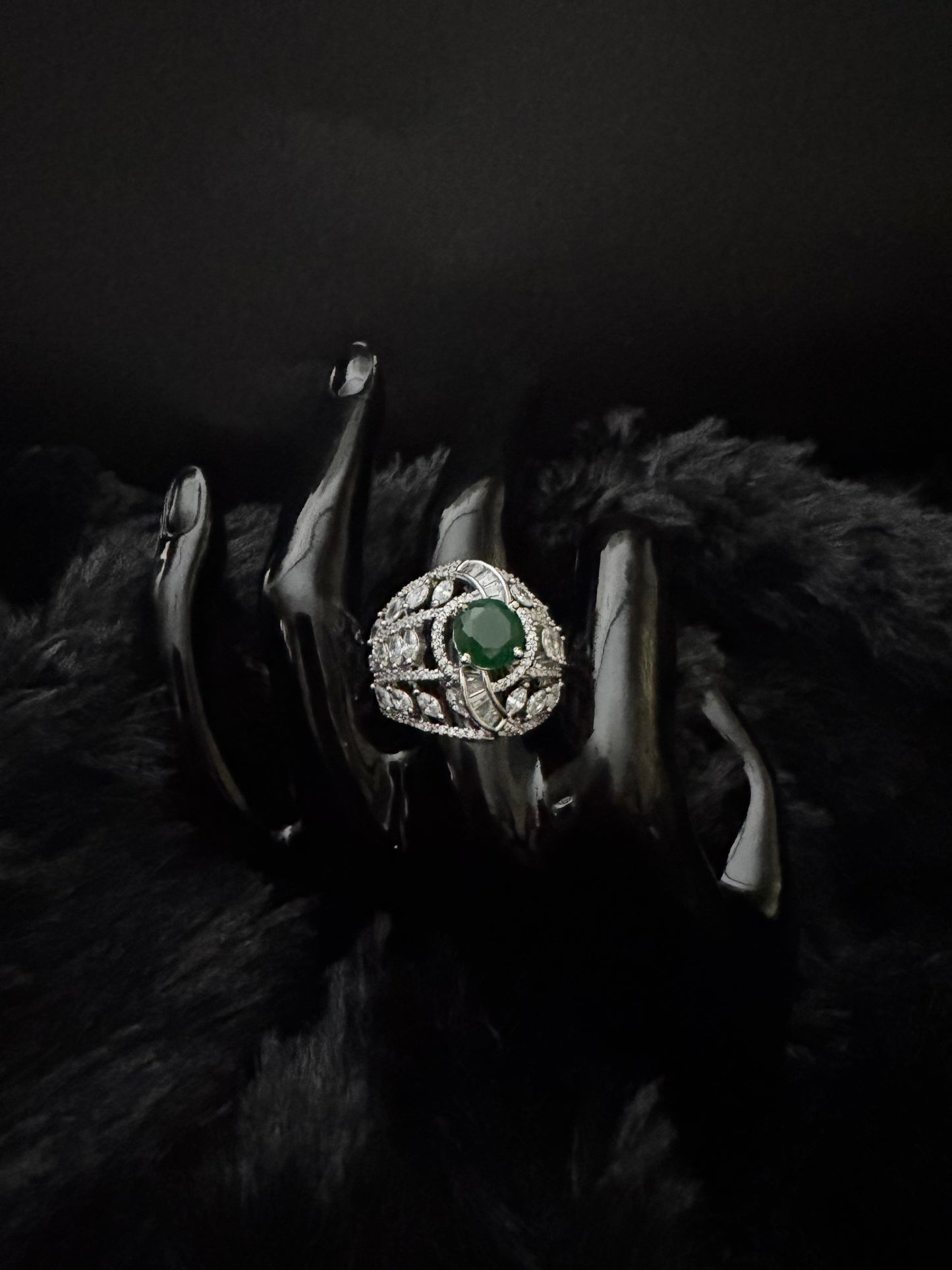 emerald glory regal ring