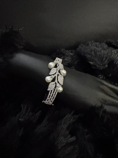 Pearl Dewdrop Vine Bracelet