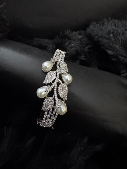 Pearl Dewdrop Vine Bracelet