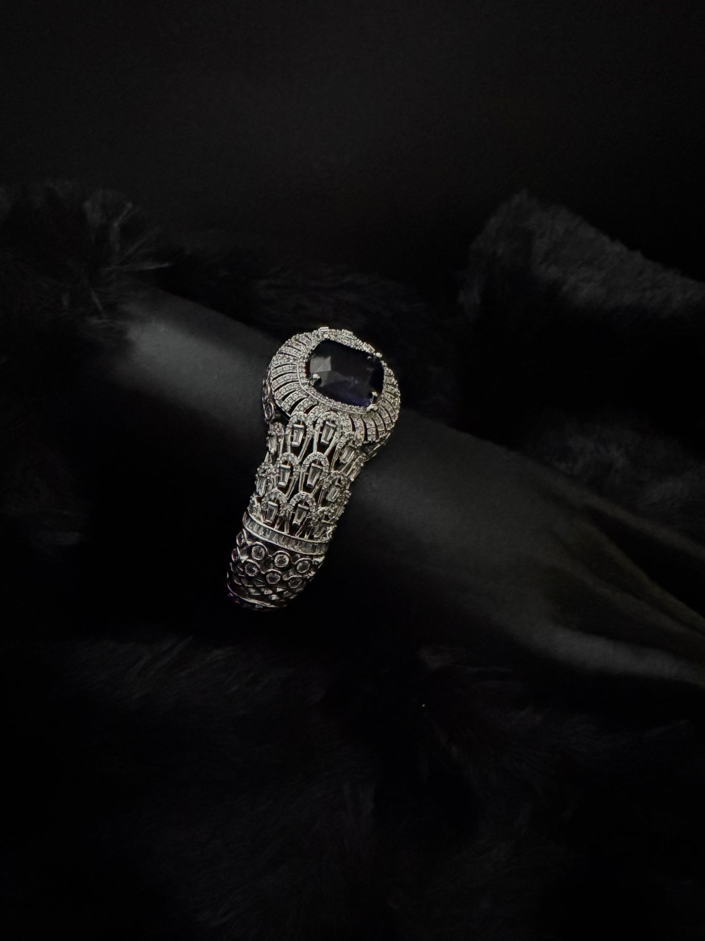 noir empress majesty cuff