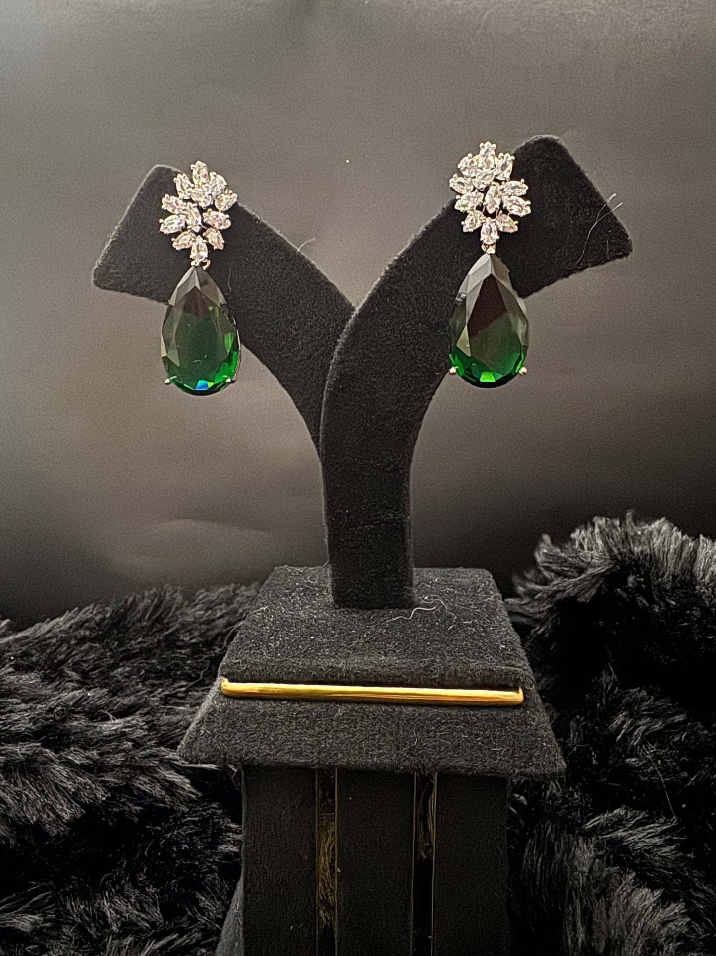 emerald dewdrop luxe earrings
