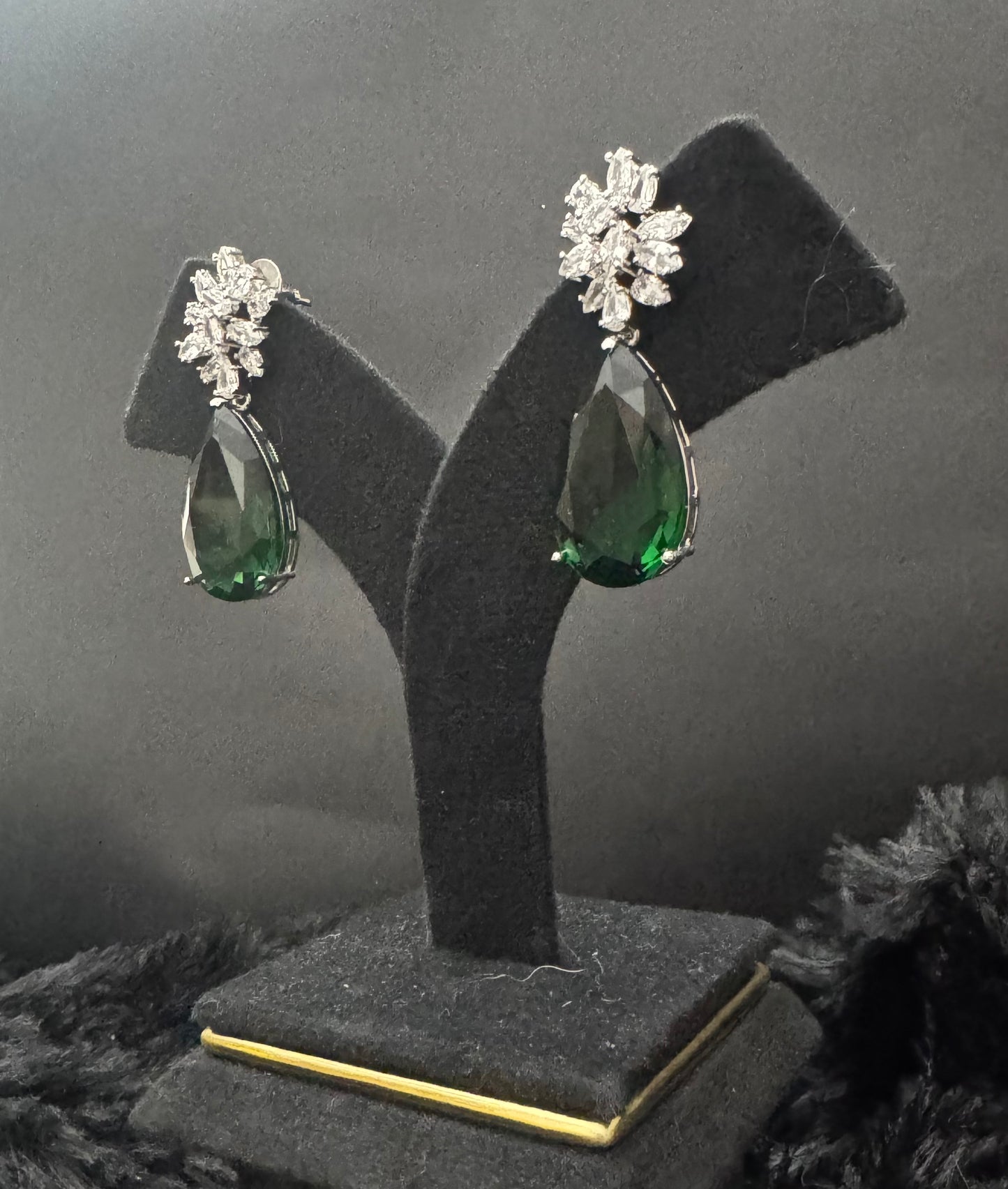 emerald dewdrop luxe earrings