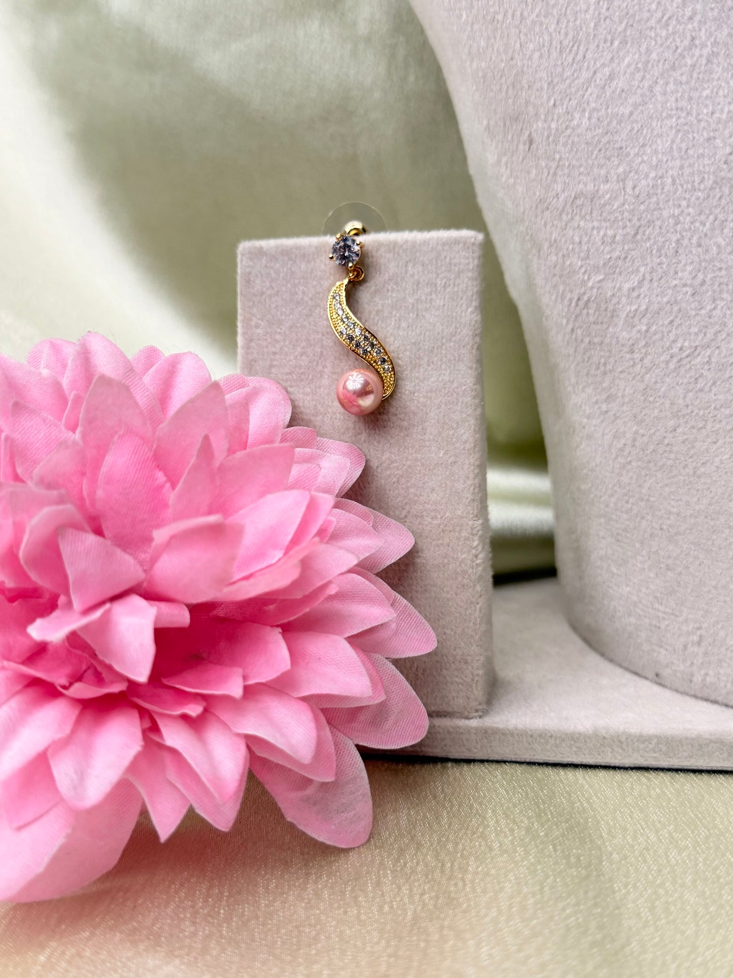 elegant pearl wave statement necklace set.