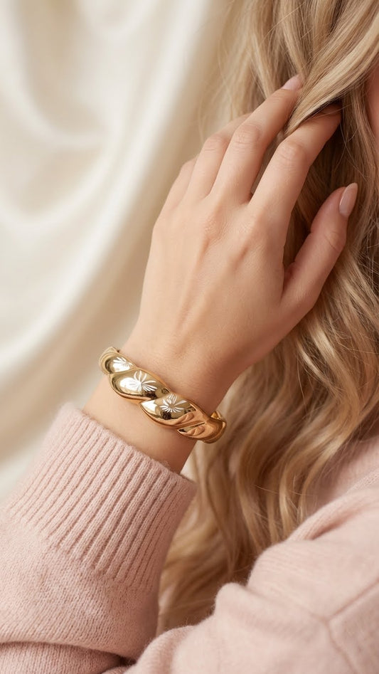 LUXORA PETAL™ ANTI-TARNISH GOLD CUFF