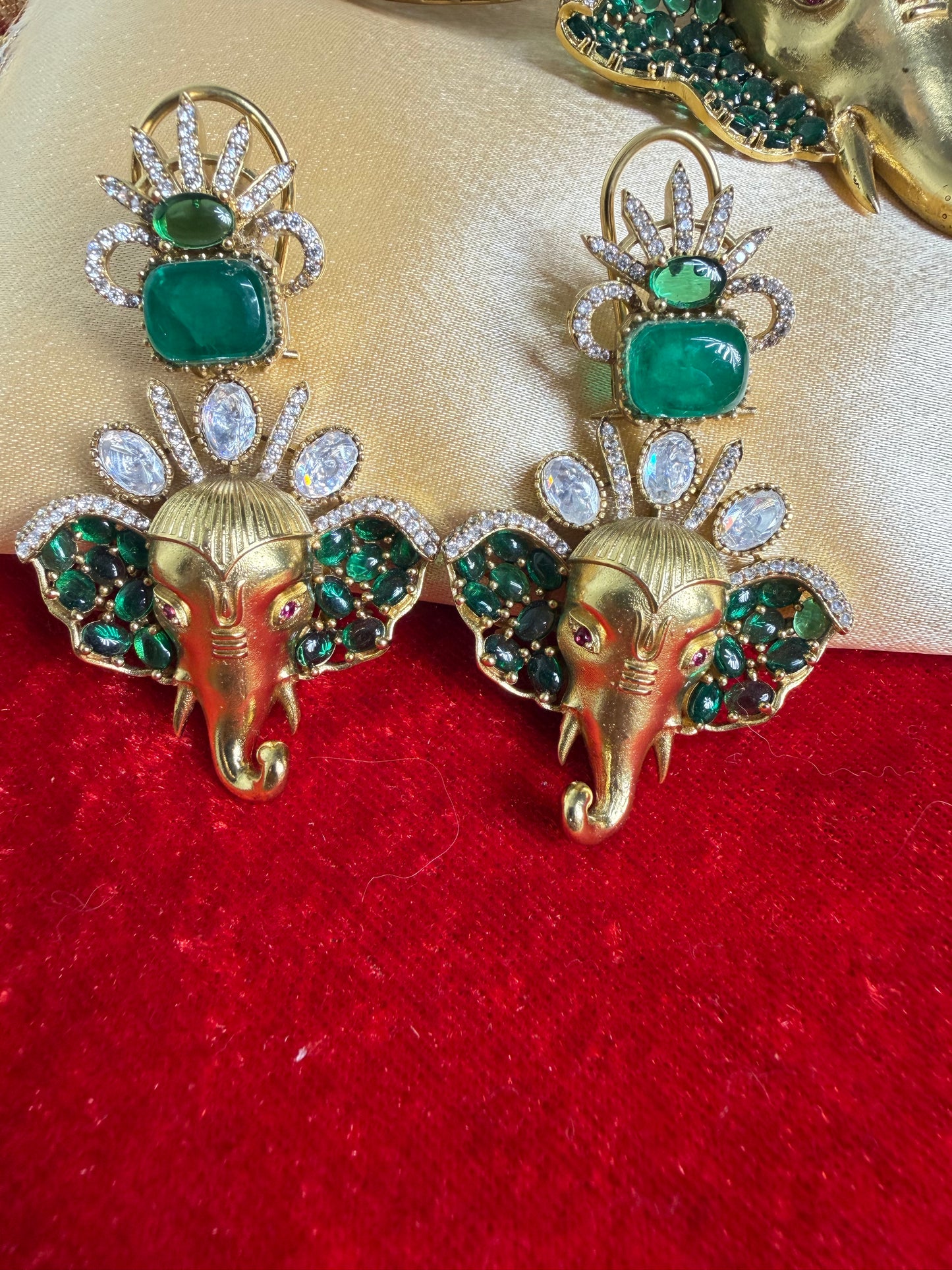 gajmukut royale necklace set