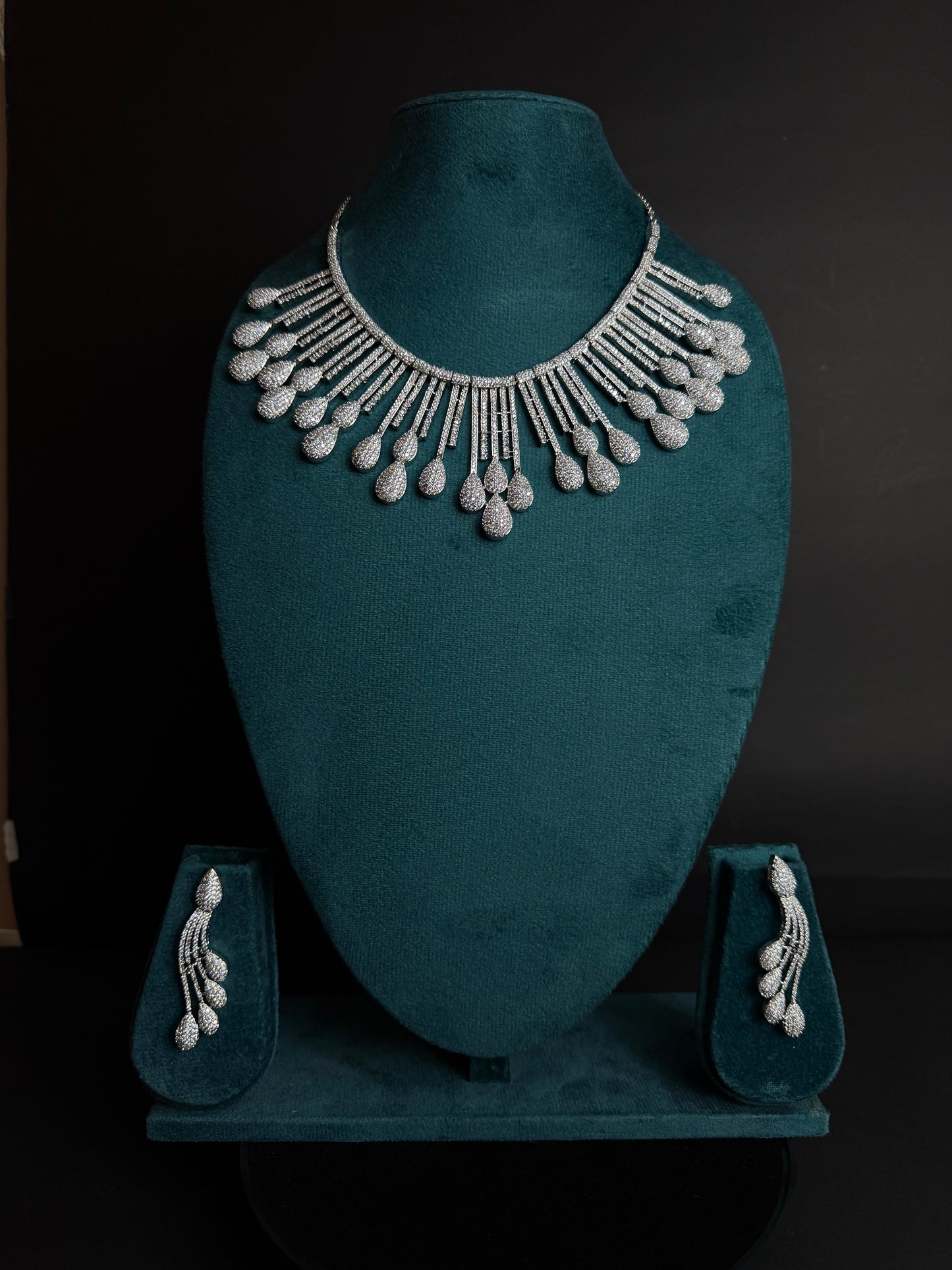 emerald cascade radiance necklace set