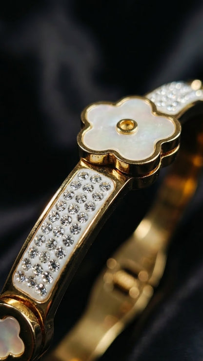 FLORA LUMIÈRE™ ANTI-TARNISH CRYSTAL CUFF